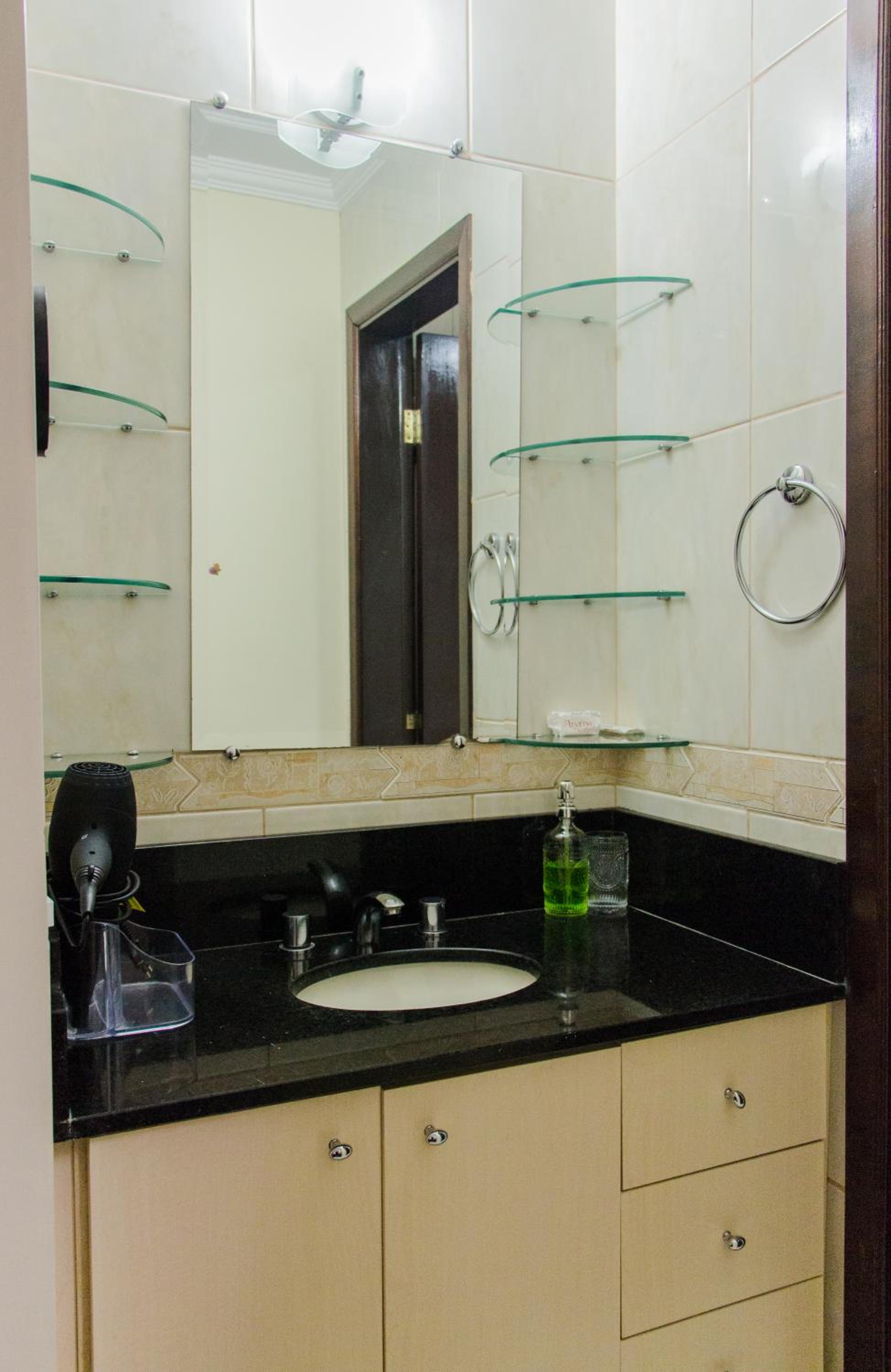 King Suite with Spa Bath - Photo 12