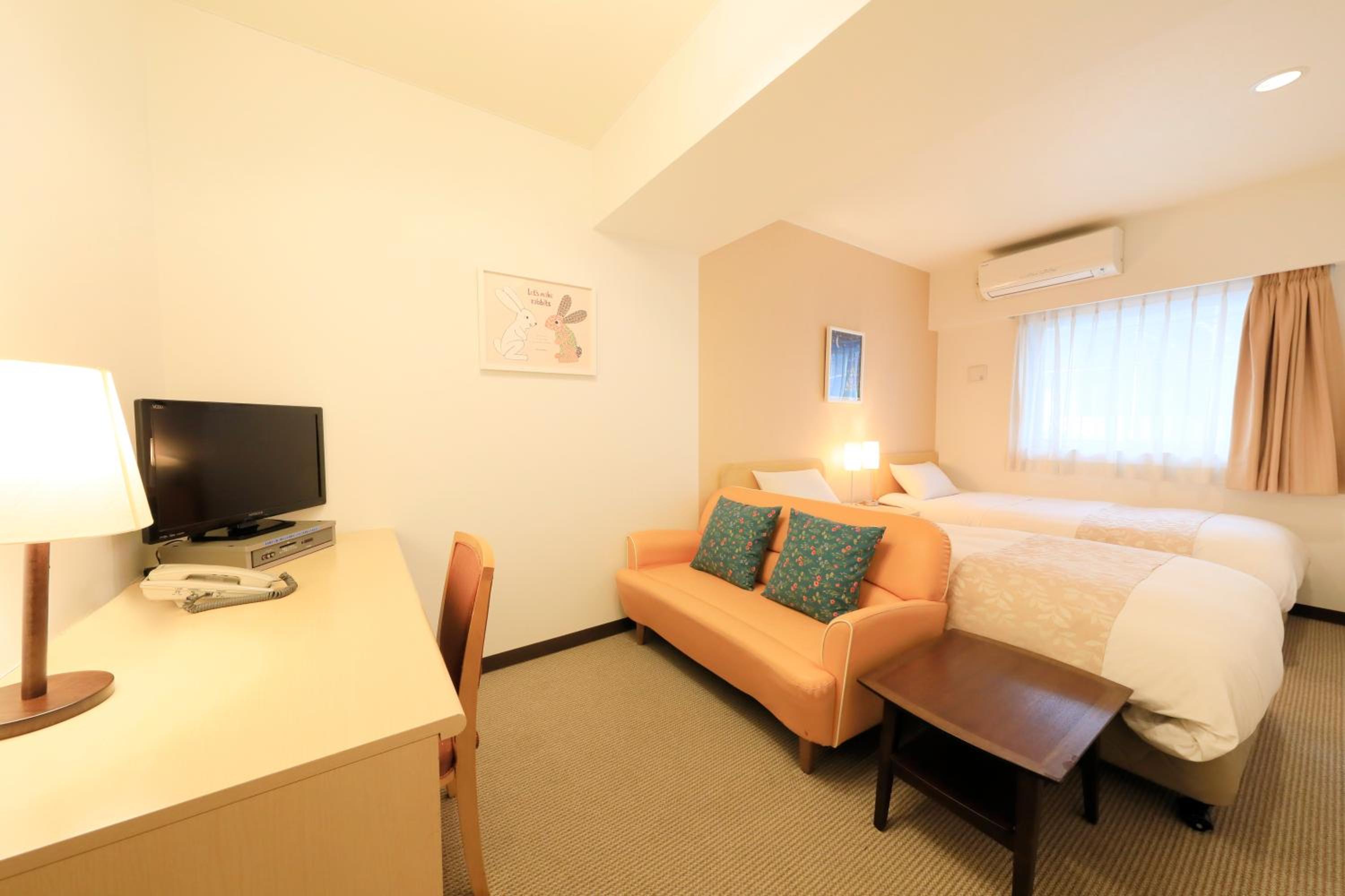 Twin Room with Bathroom photo 2