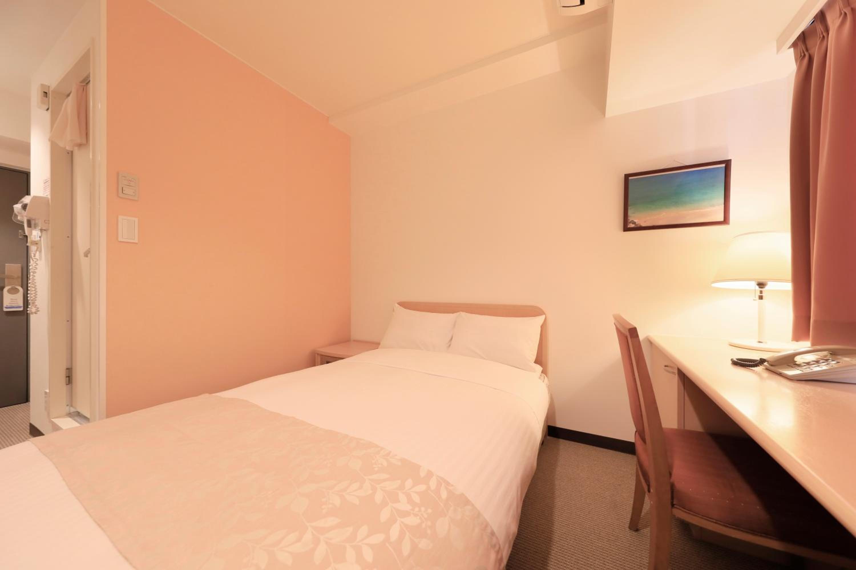 Double Room with Small Double Bed - Smoking photo 3
