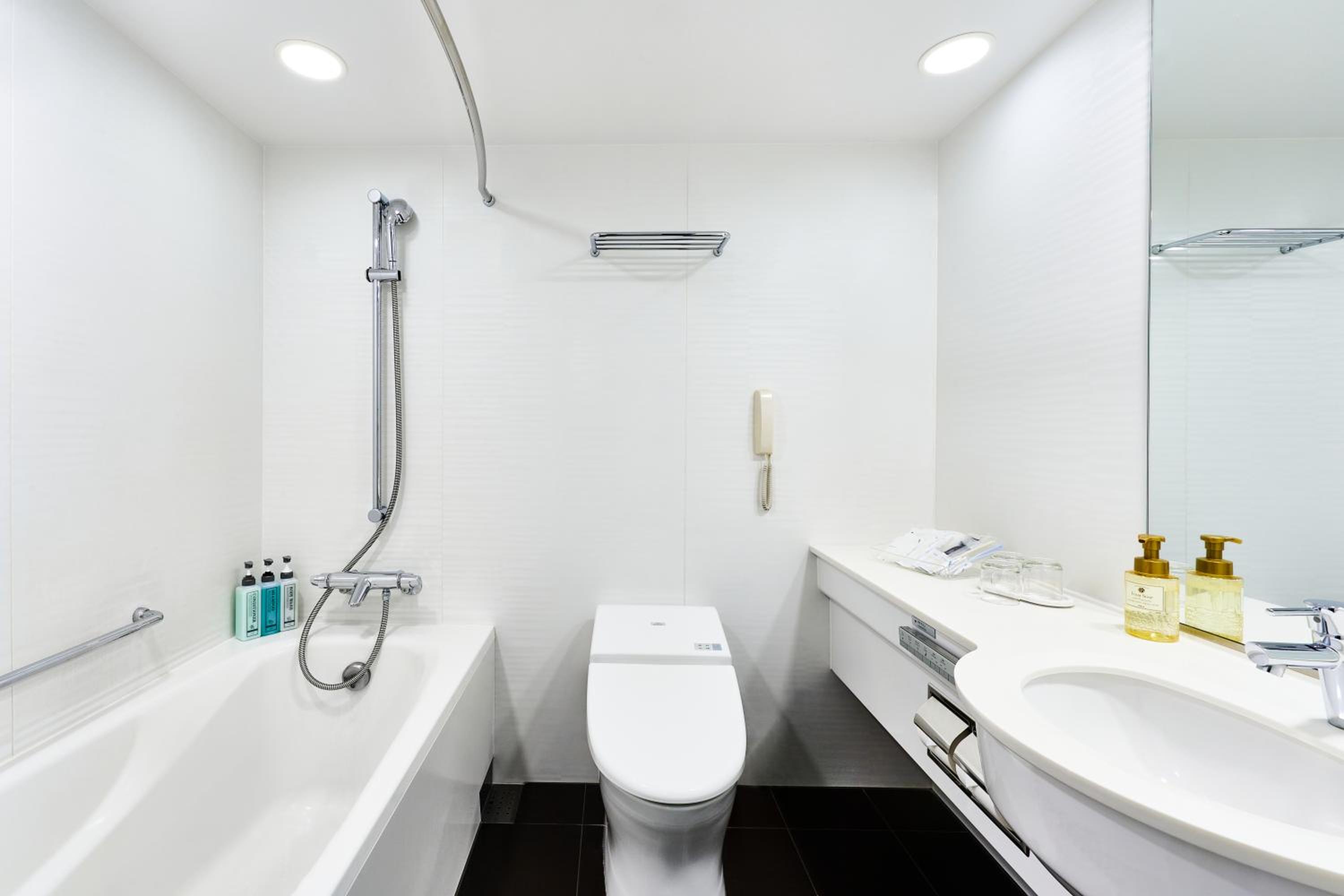 Deluxe Twin Room With Skytree Side With 2 Extra Beds- Smoking (4 Adults)