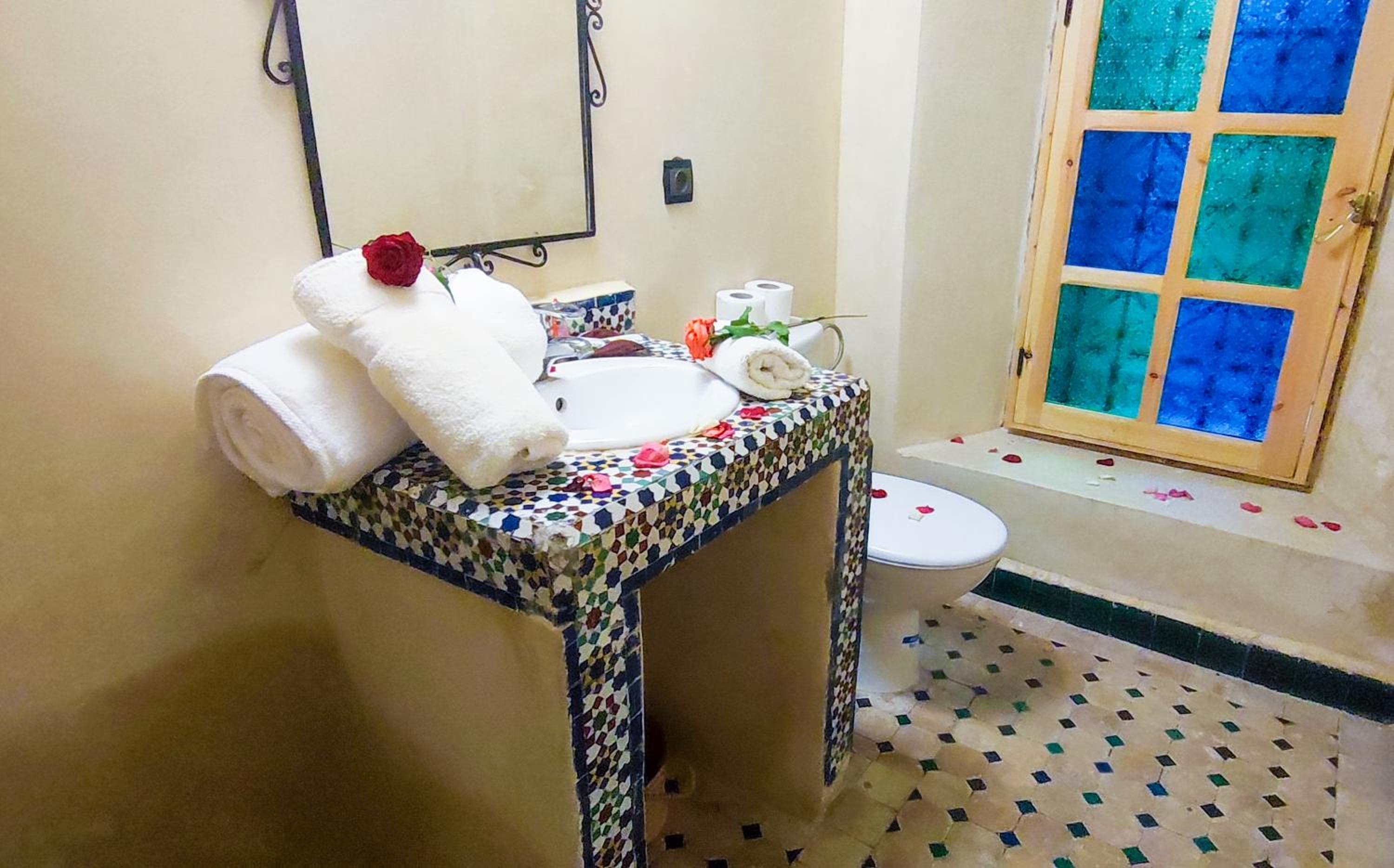 Double or Twin Room with Private Bathroom - Photo 4