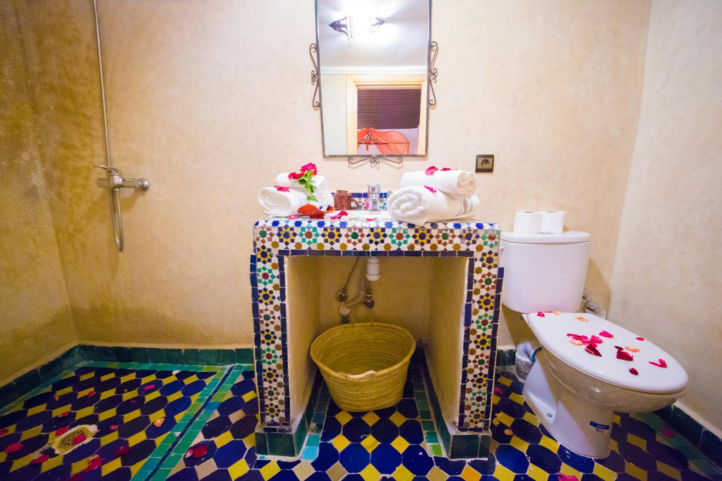 Double Room with Private Bathroom - Photo 7