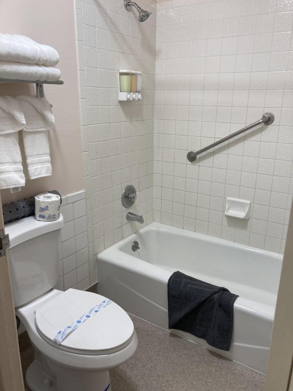 Large Double Room - Photo 2