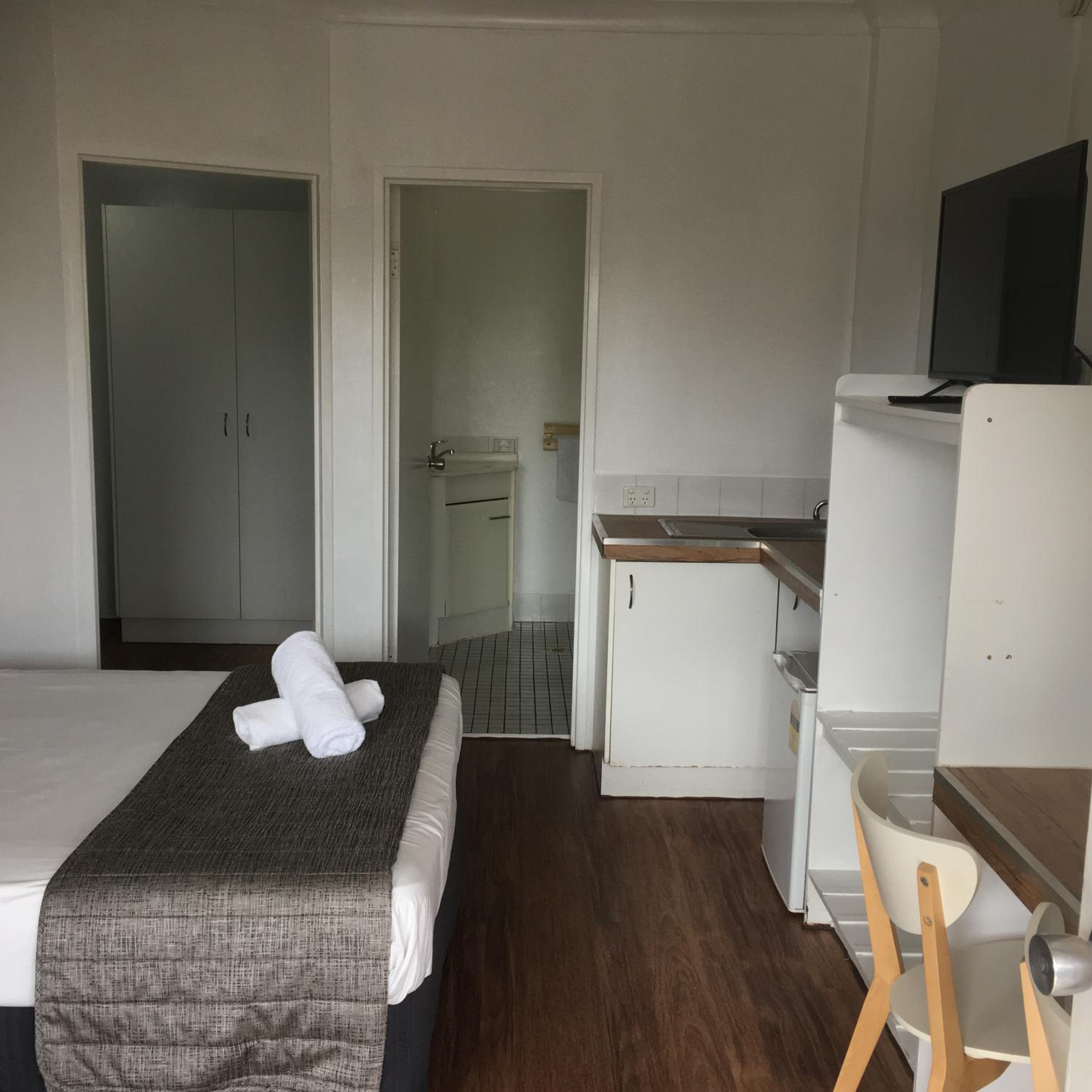 Two-Bedroom Suite - Photo 4