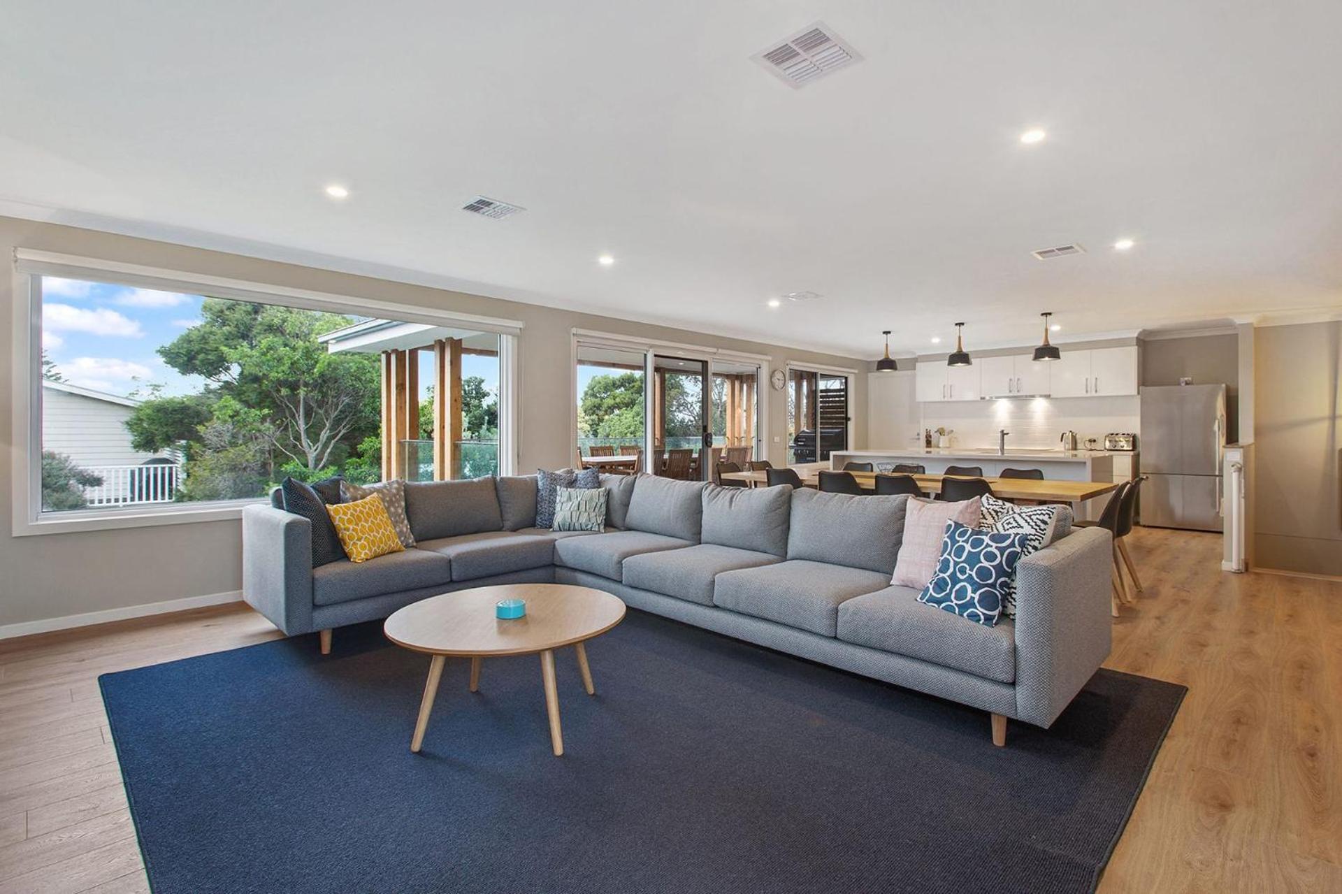 Six-Bedroom House photo 1