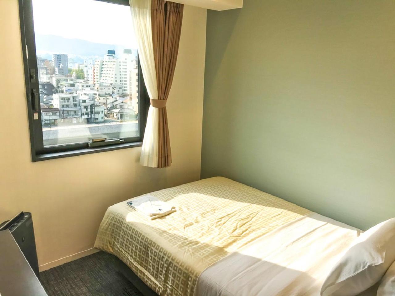 Single Room with River View - Smoking