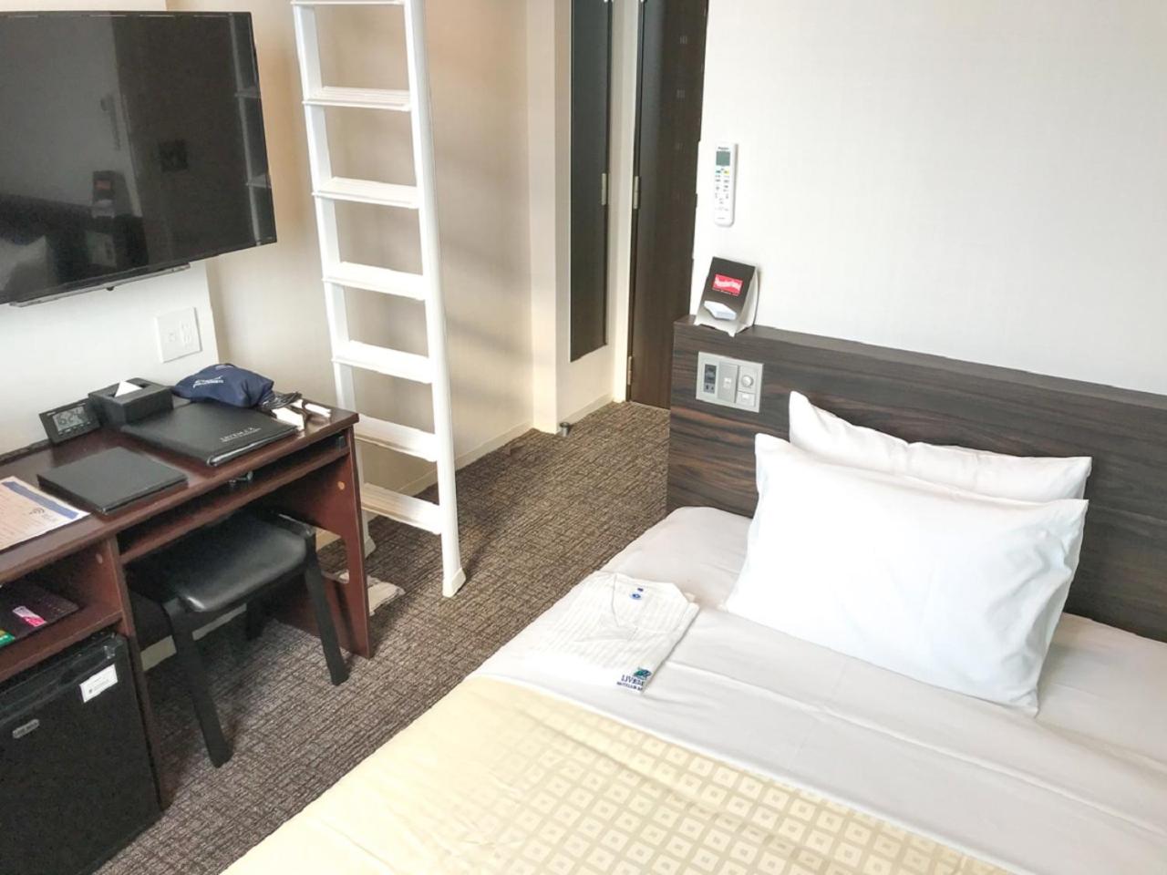 Twin Room - Non-Smoking - Photo 2