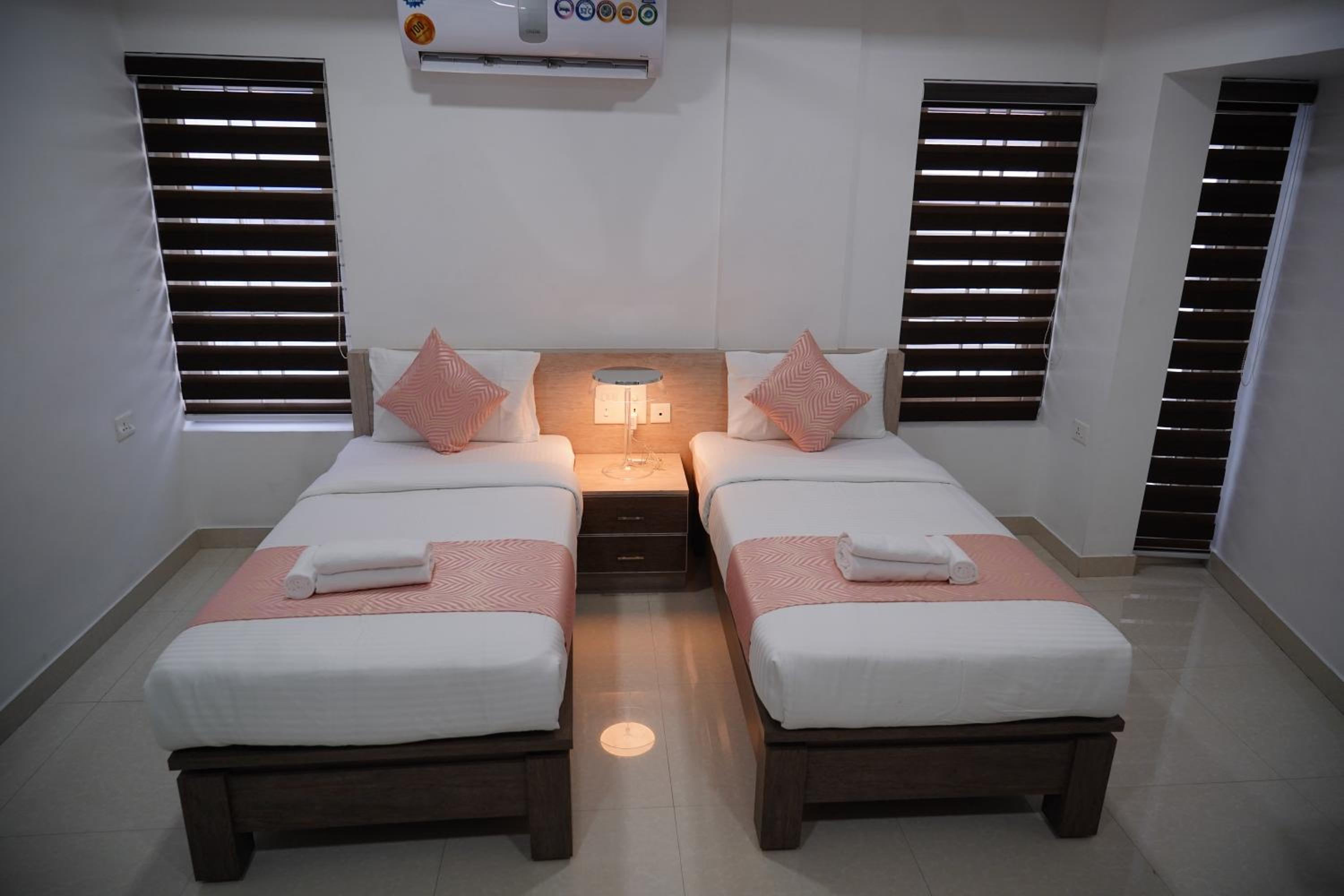 Deluxe Double Room - Photo 10