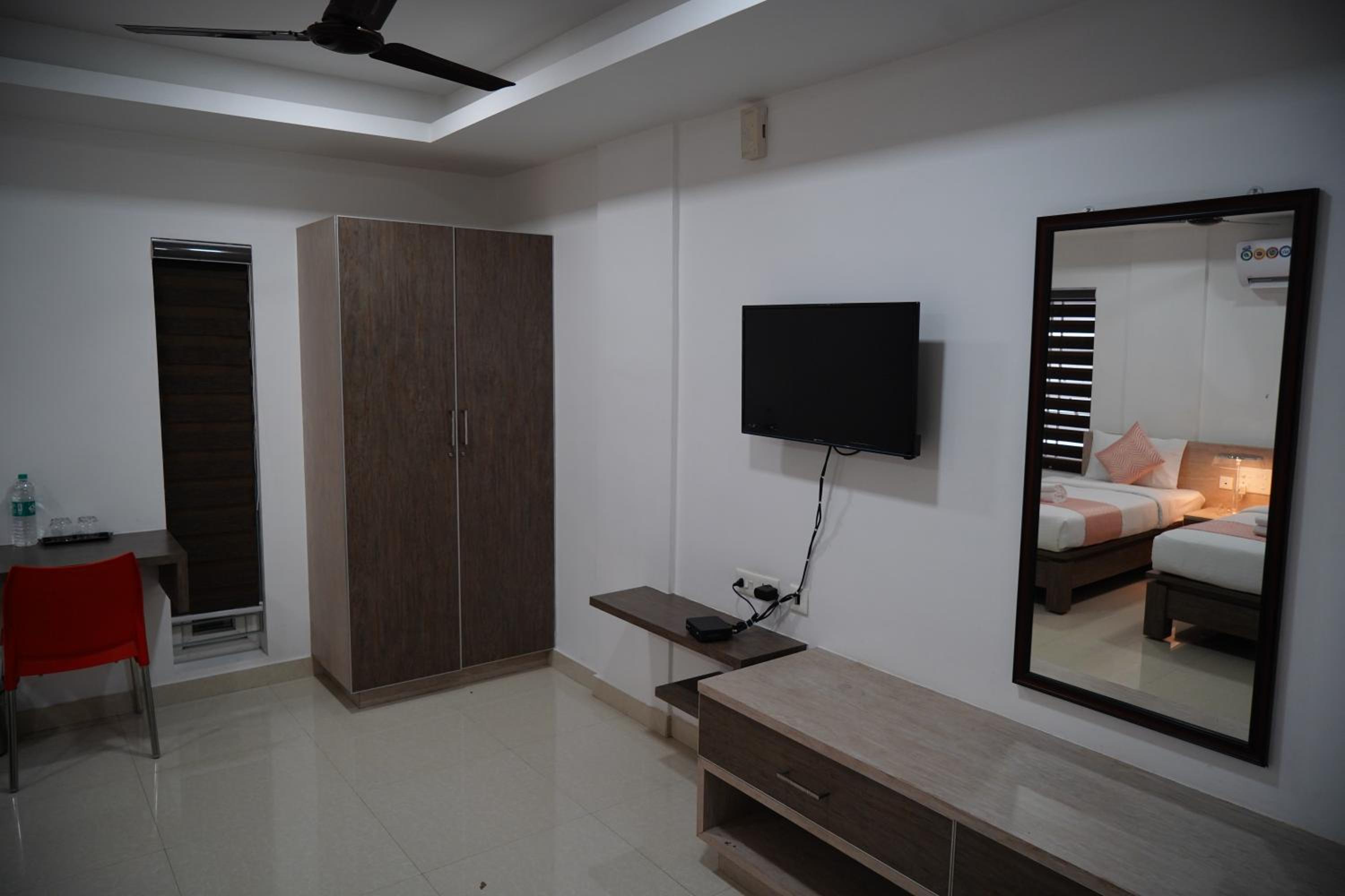 Deluxe Double Room - Photo 9