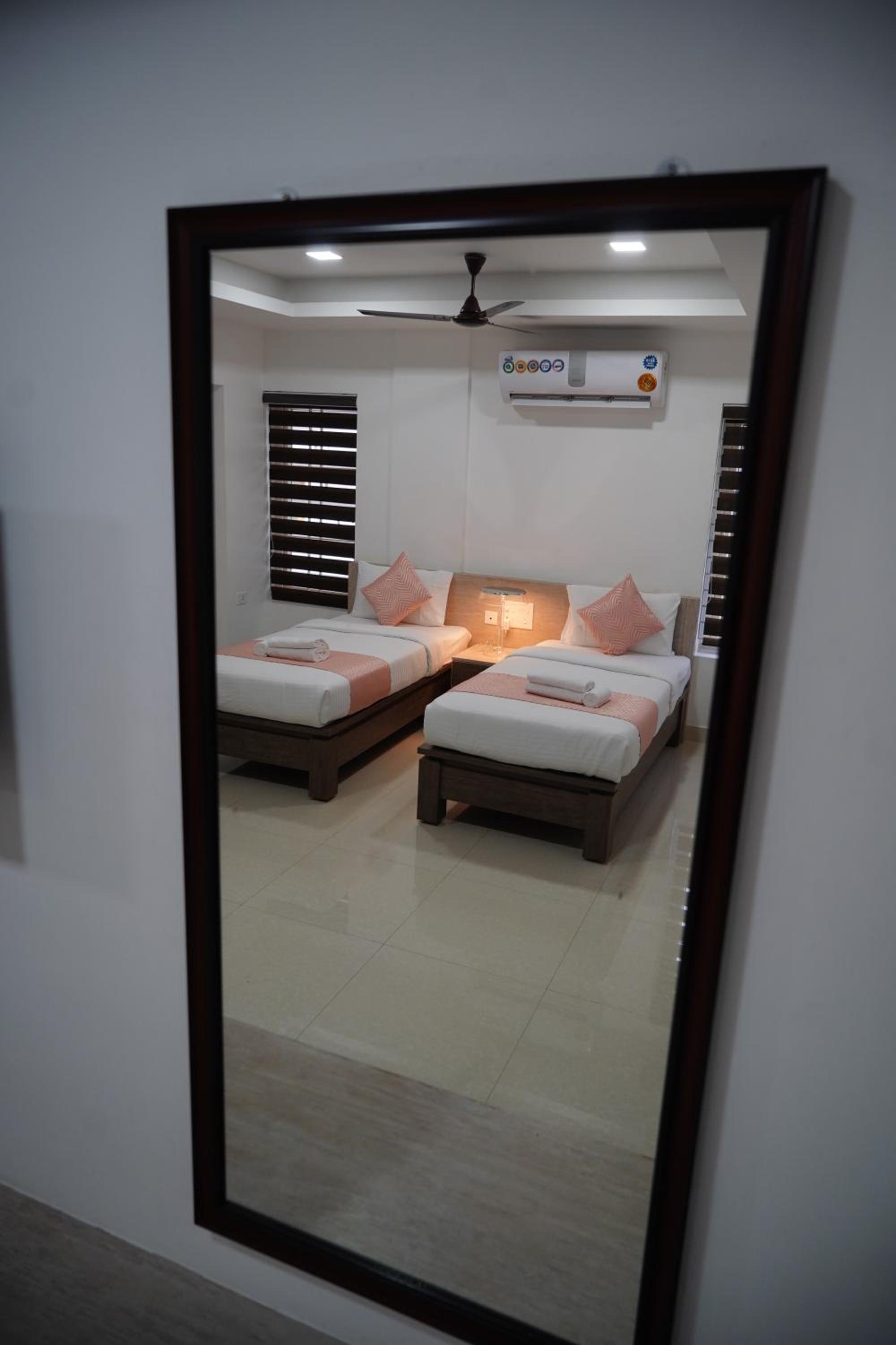 Deluxe Double Room - Photo 11