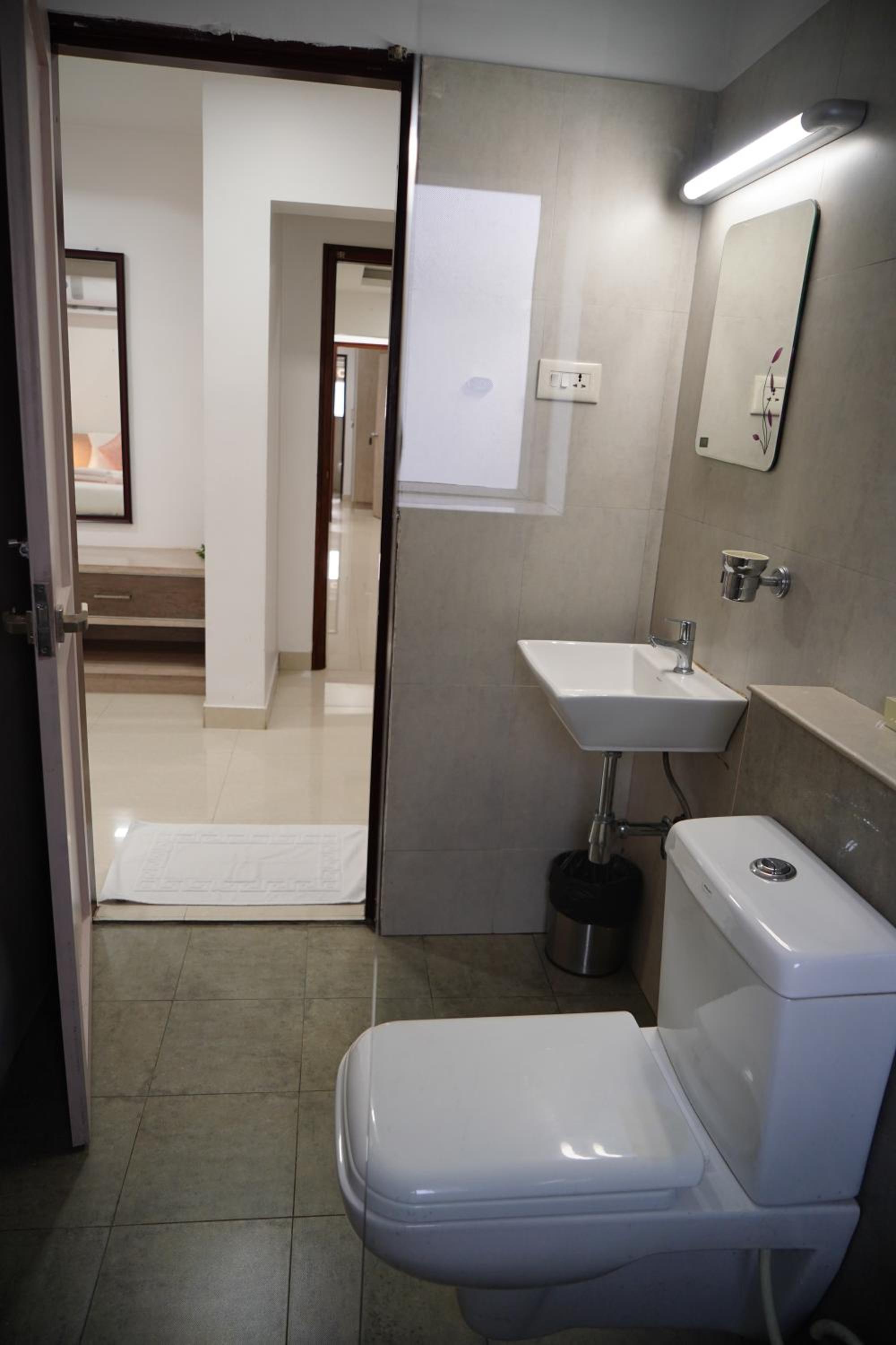 Deluxe Double Room - Photo 8
