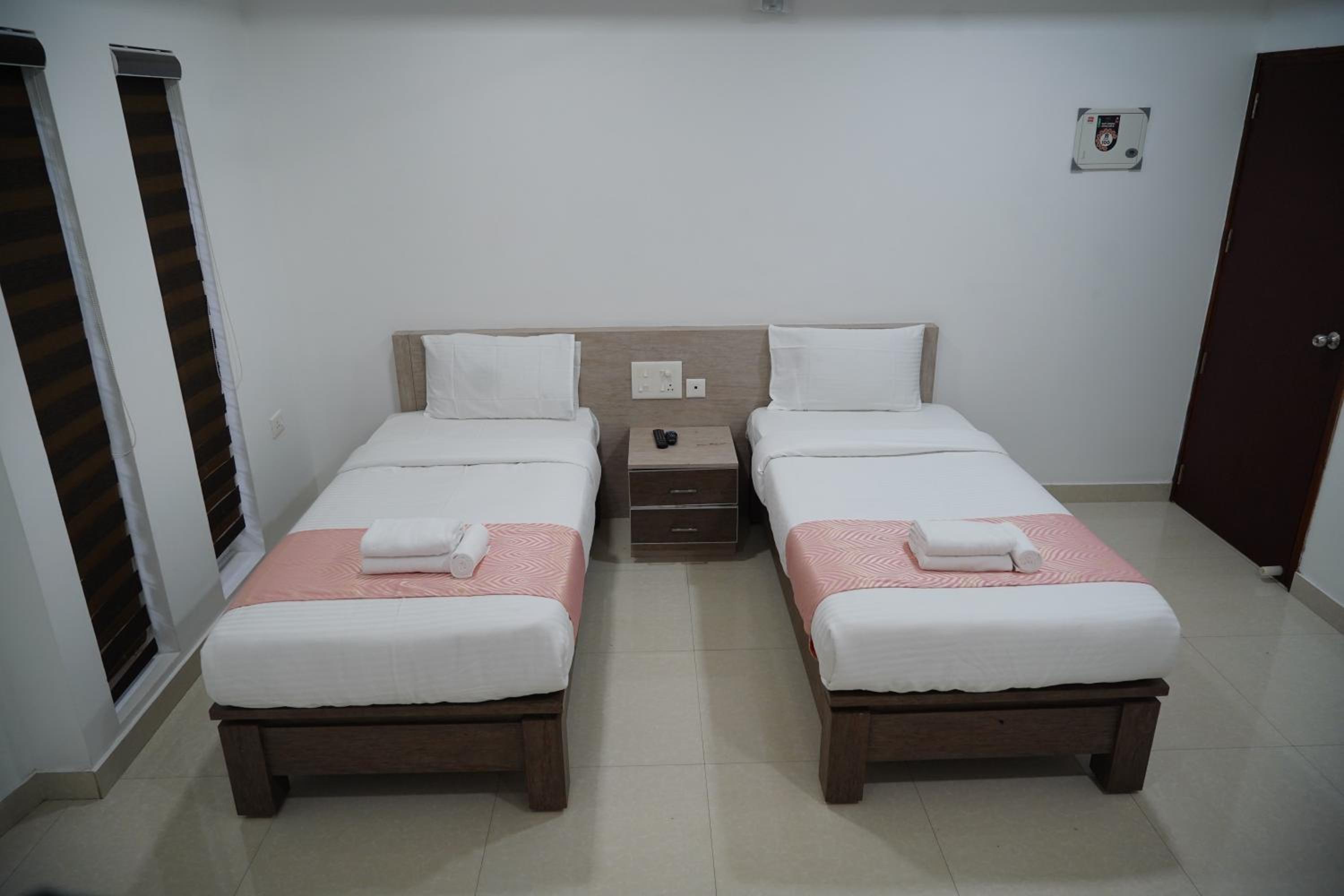 Standard Double Room with Fan - Photo 6