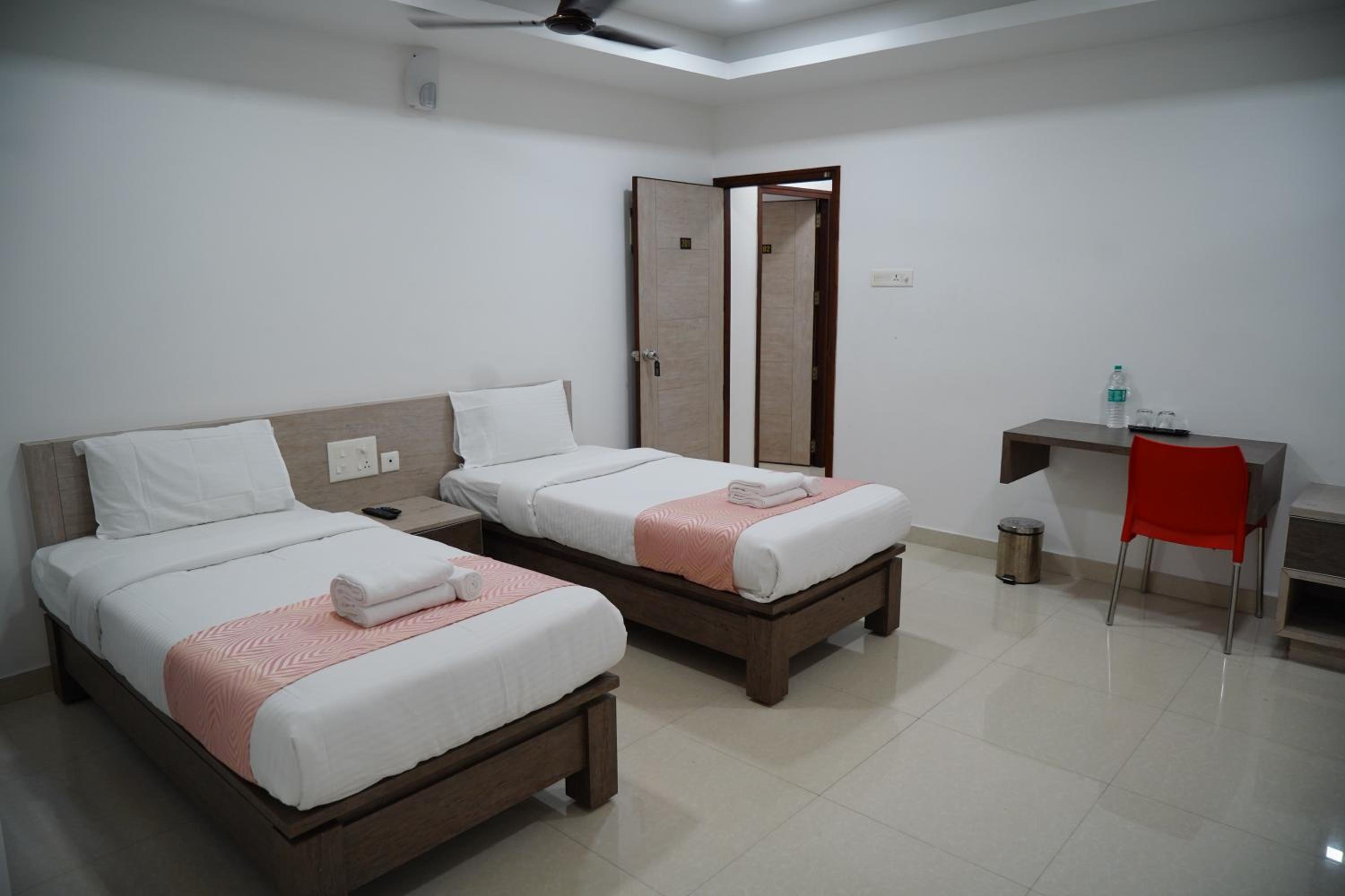 Standard Double Room with Fan - Photo 1