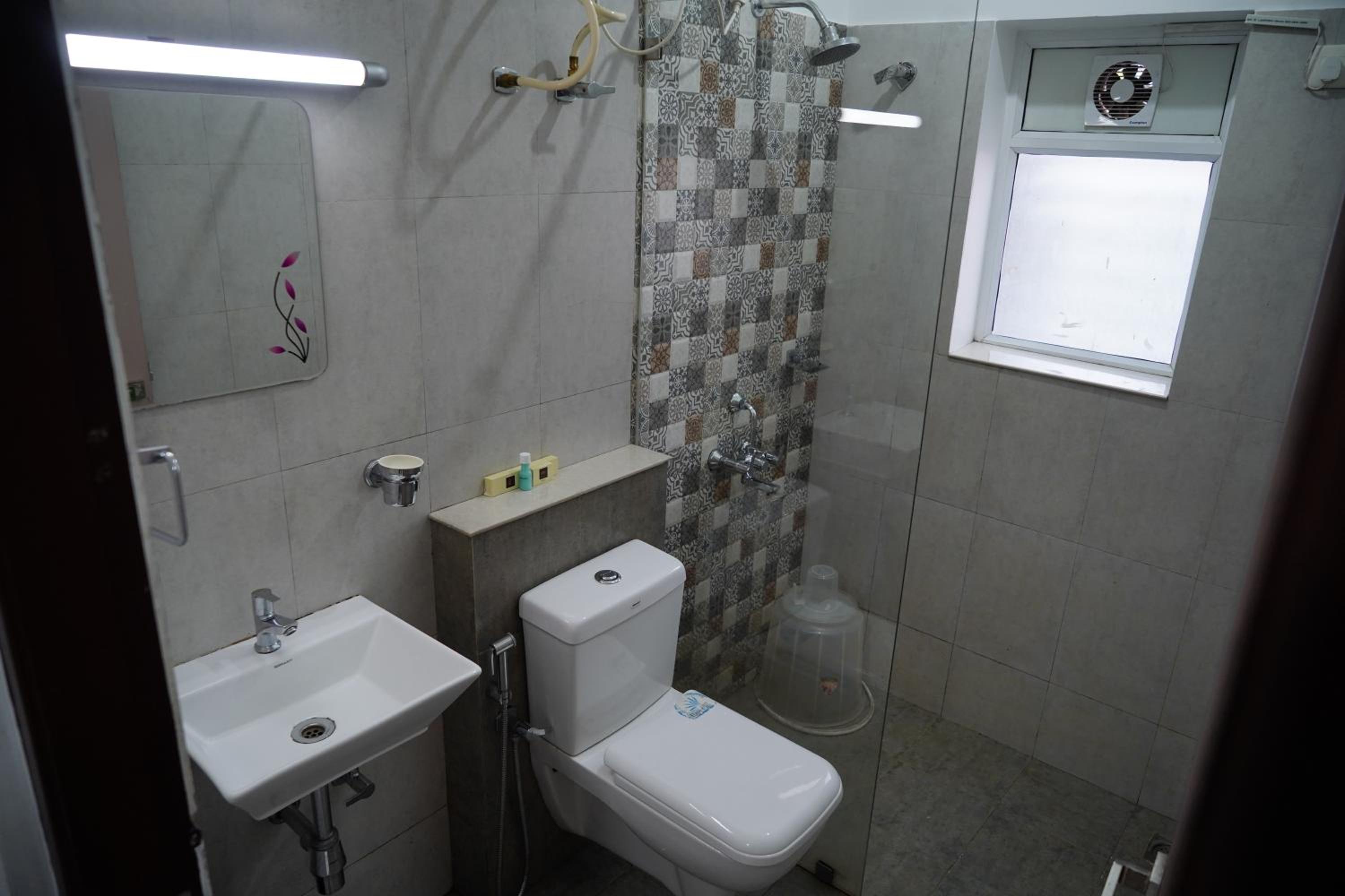 Standard Double Room with Fan - Photo 9