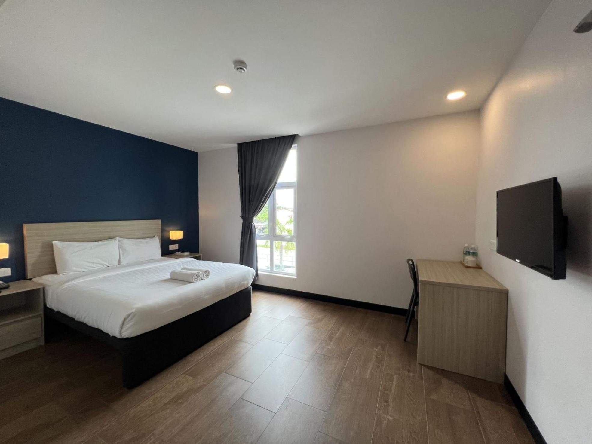 Premier Queen Room - Photo 13