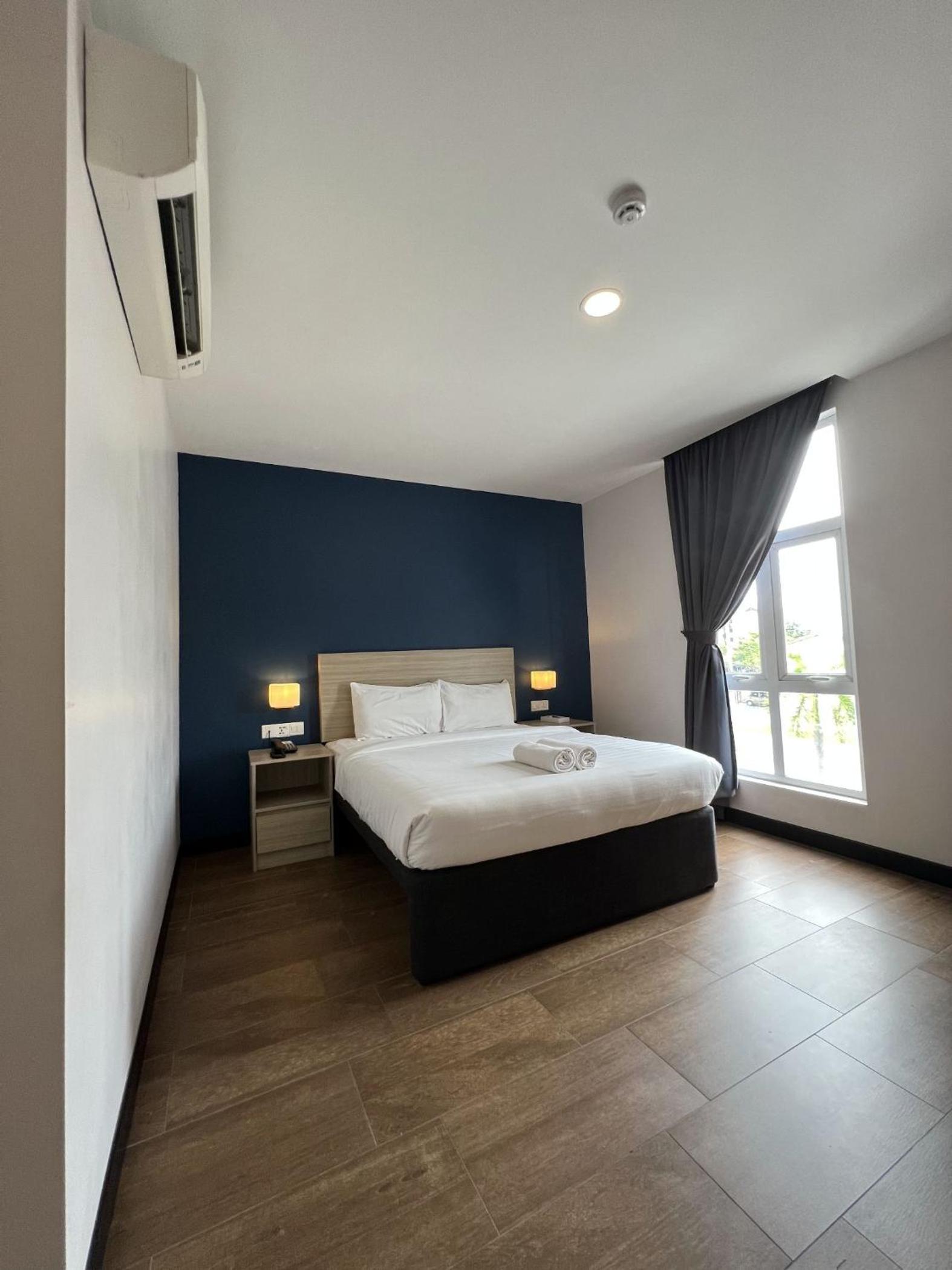 Premier Queen Room - Photo 12