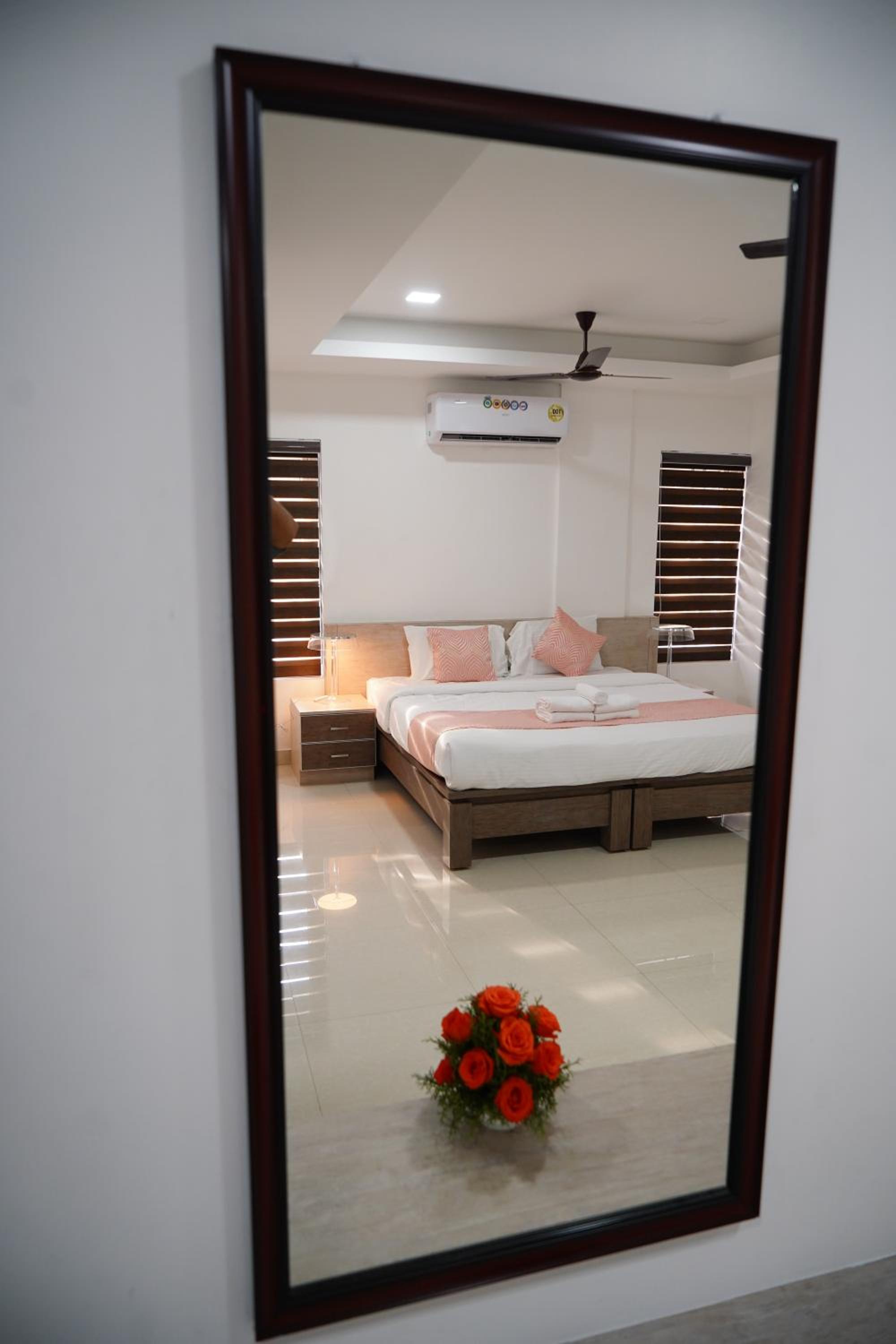 Superior King Room - Photo 3