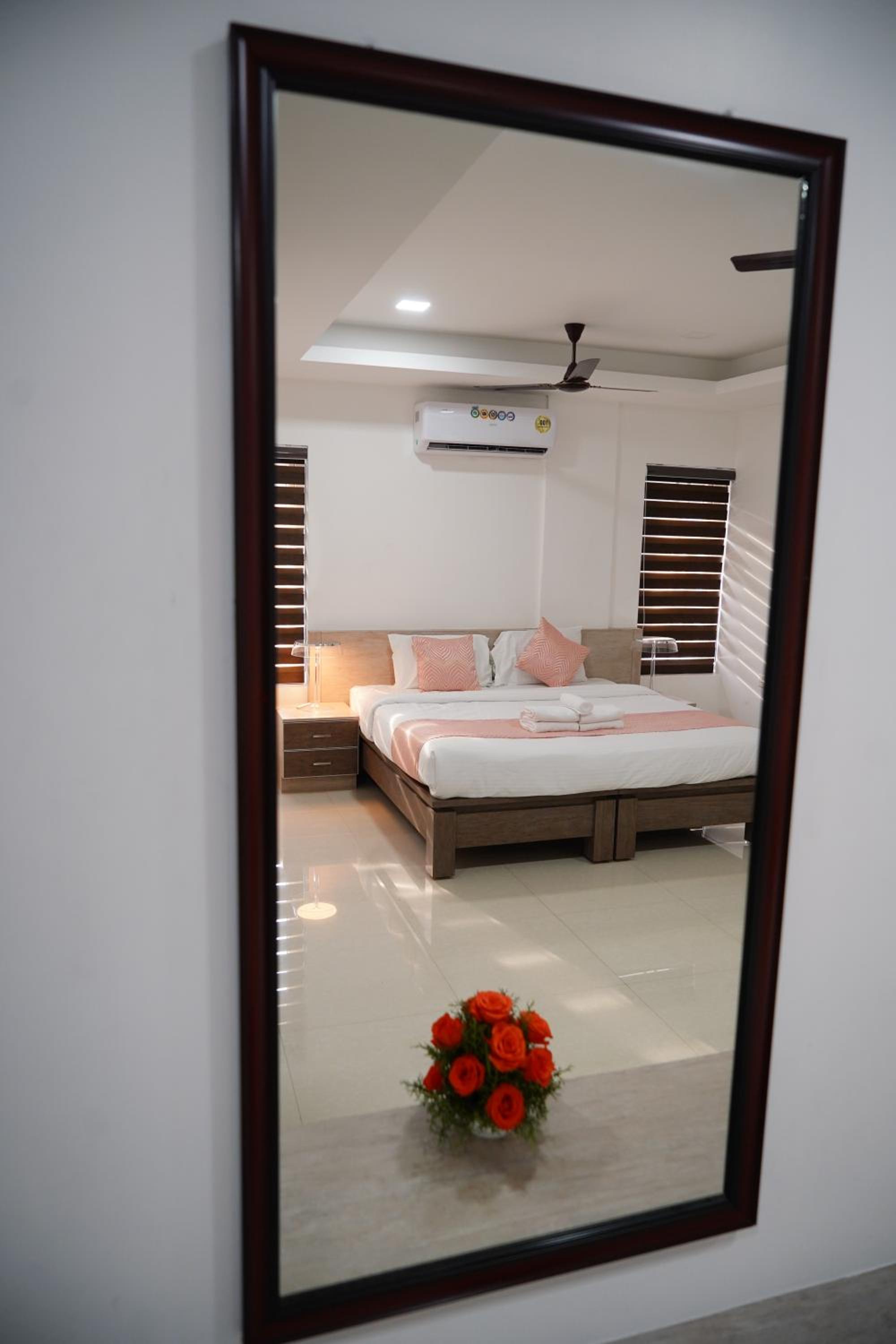 Superior King Room - Photo 4