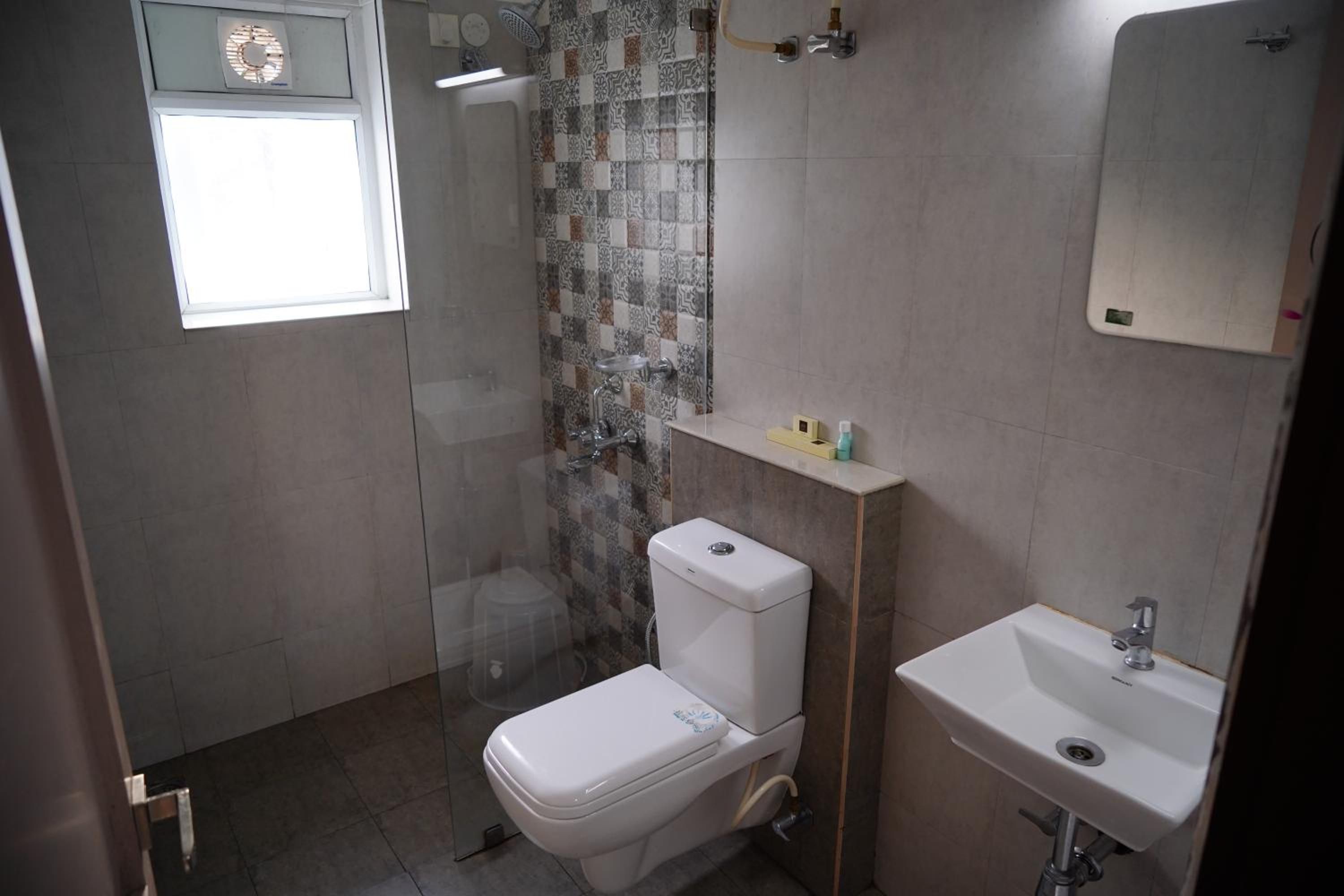 Superior King Room - Photo 18