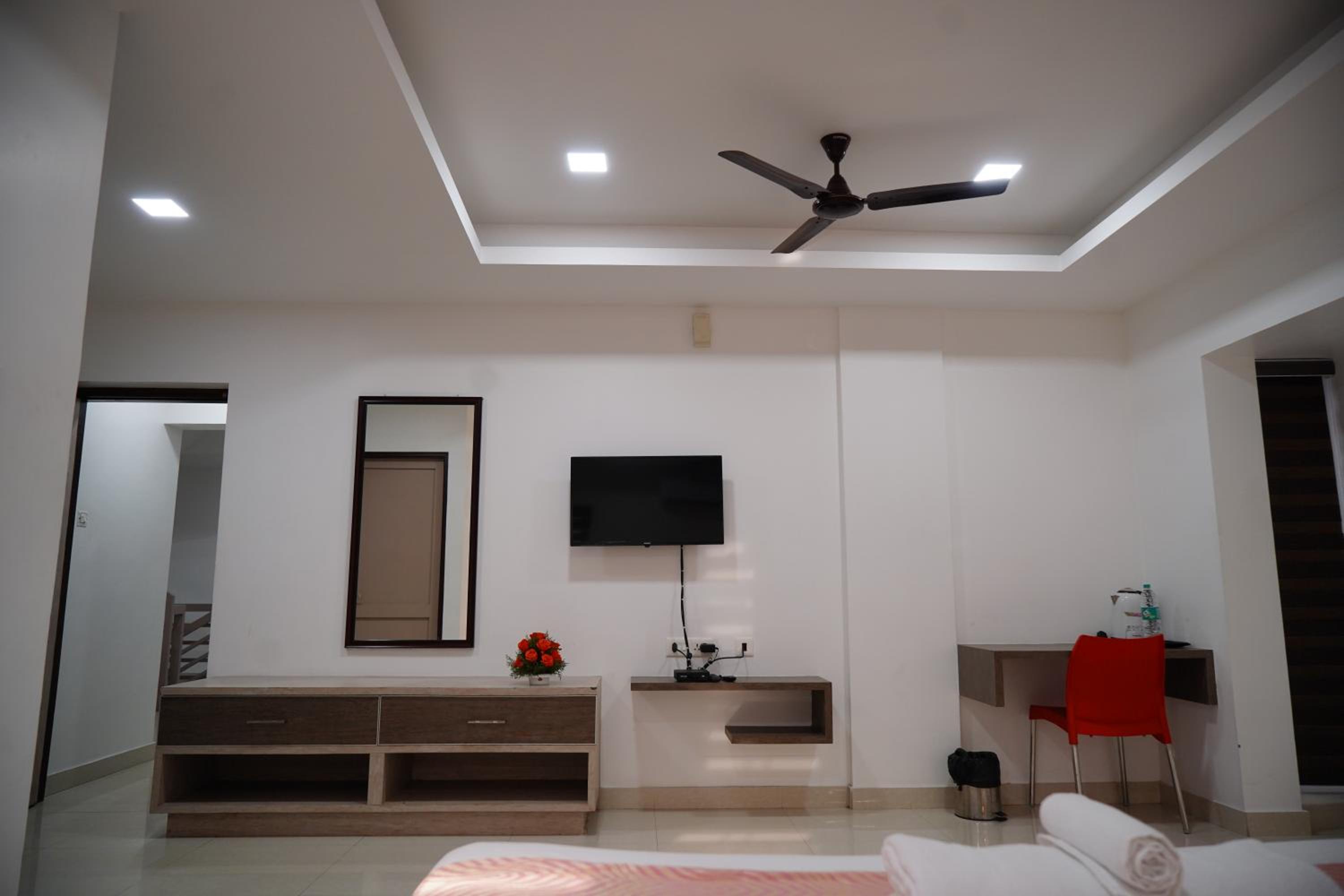 Superior King Room - Photo 15