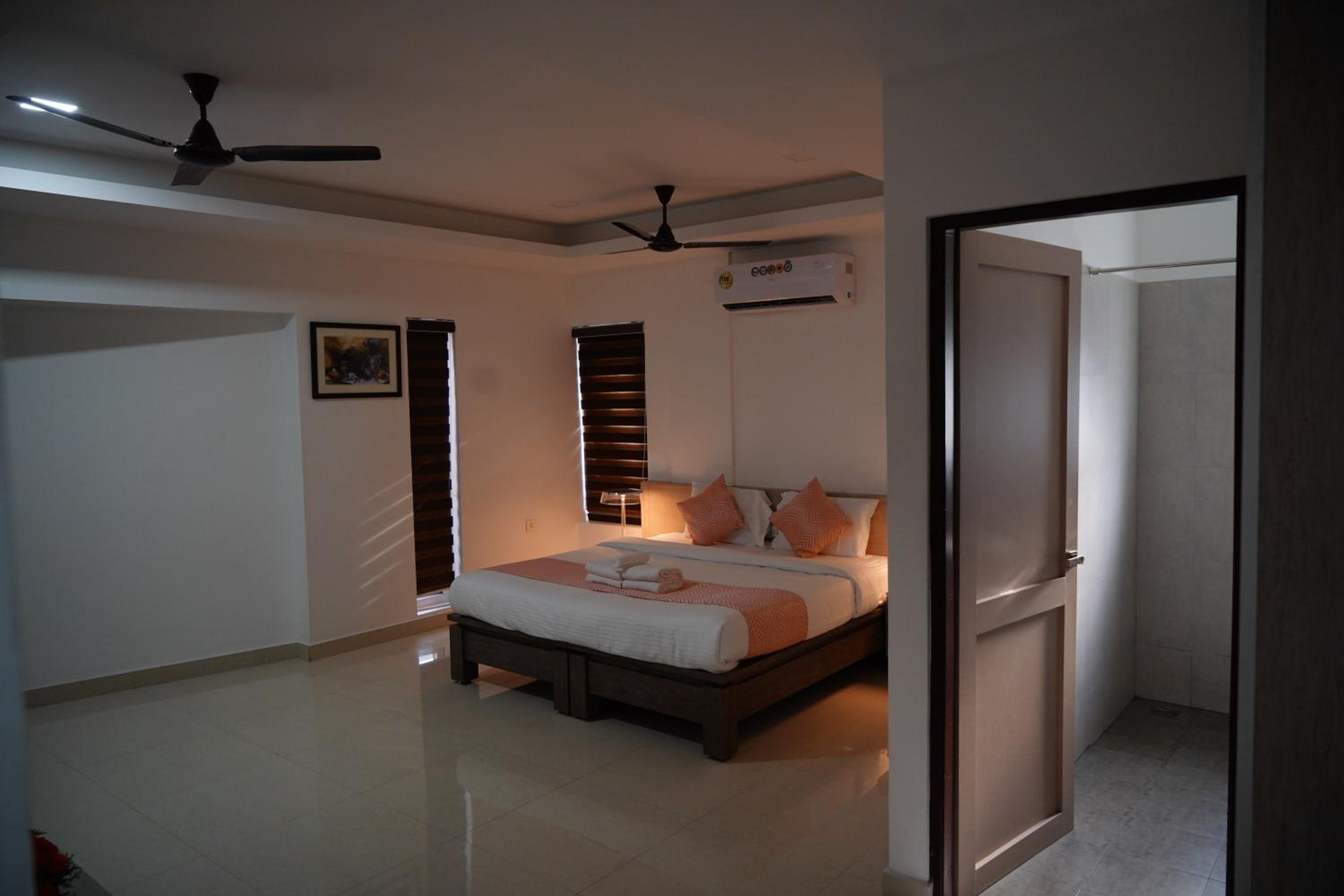 Superior King Room - Photo 14
