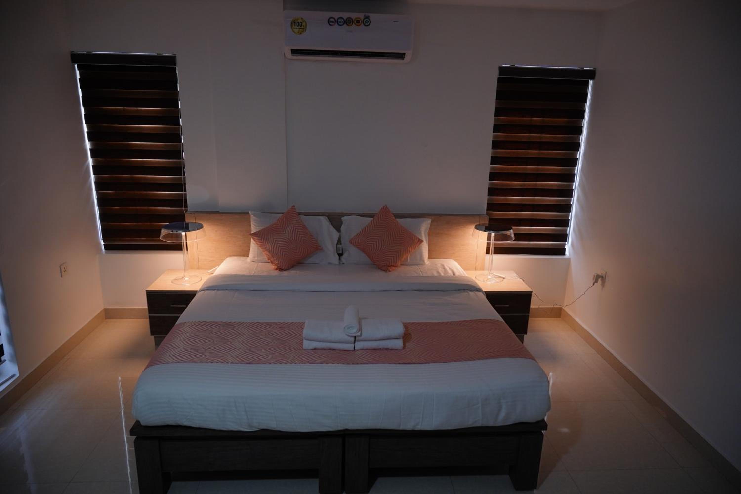 Superior King Room - Photo 13