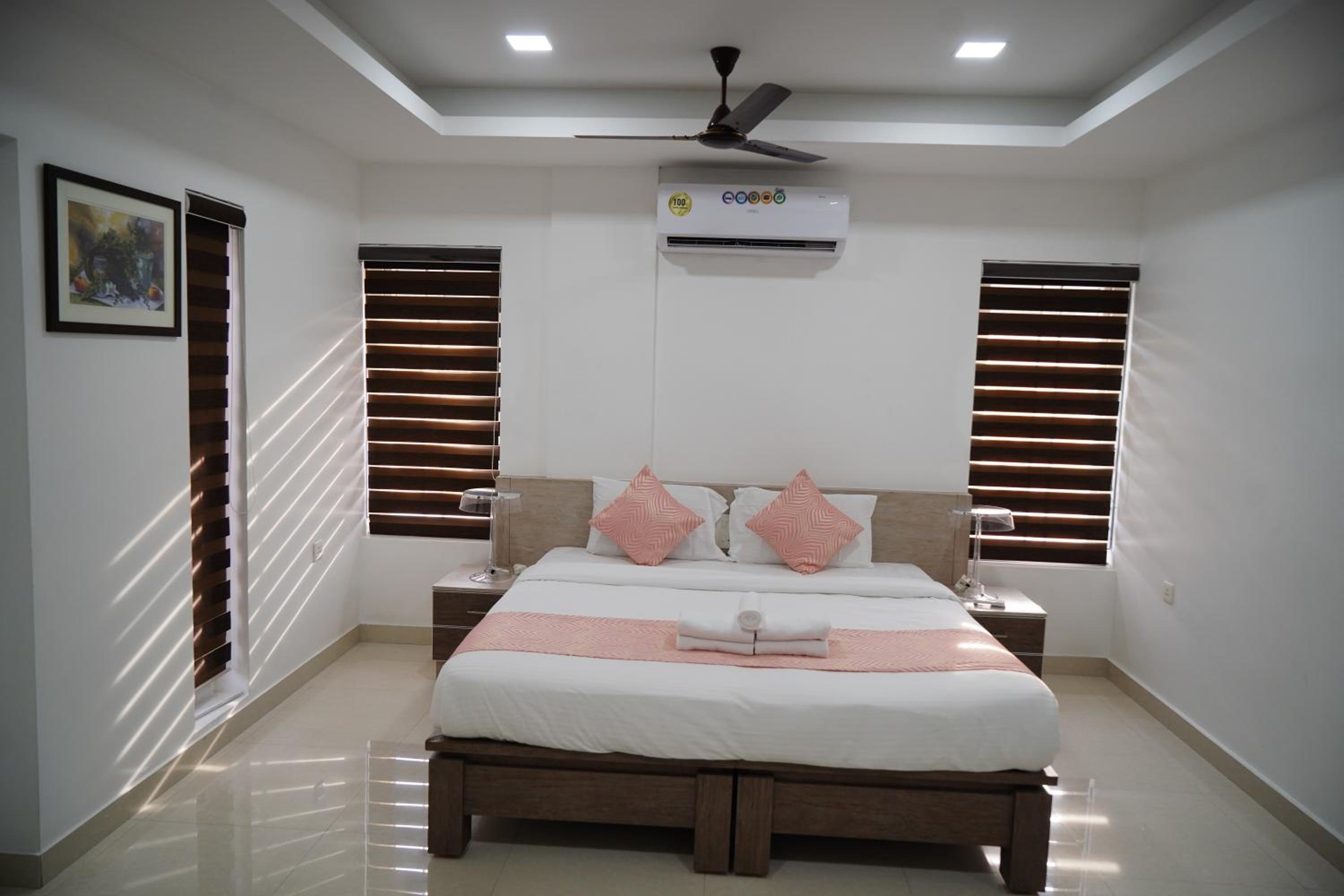Superior King Room - Photo 20