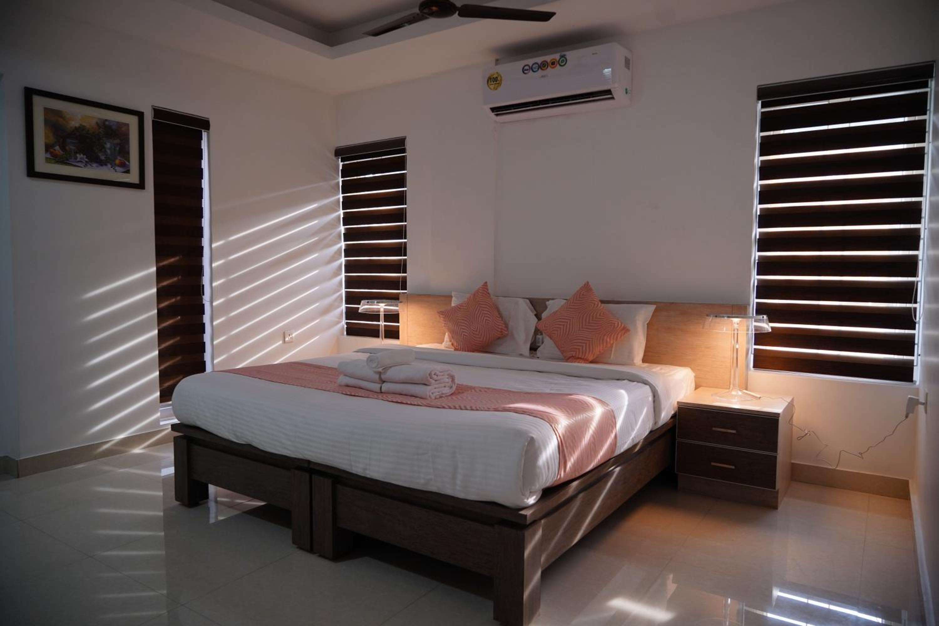 Superior King Room - Photo 10
