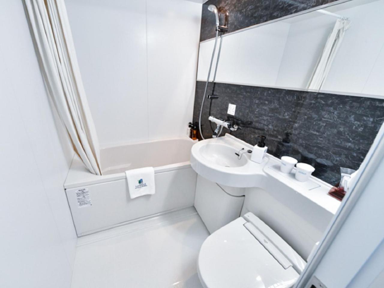 Twin Room - Non-Smoking - Photo 2