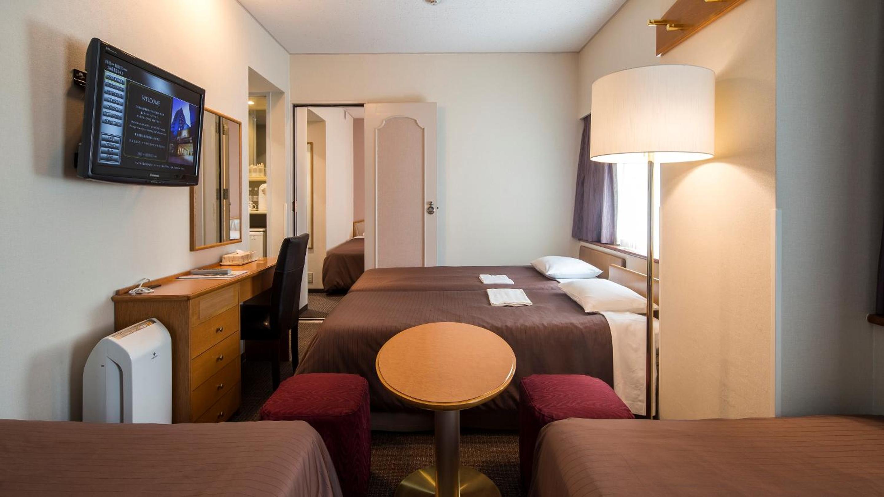 Connecting Room (6 Adults) - Non-Smoking