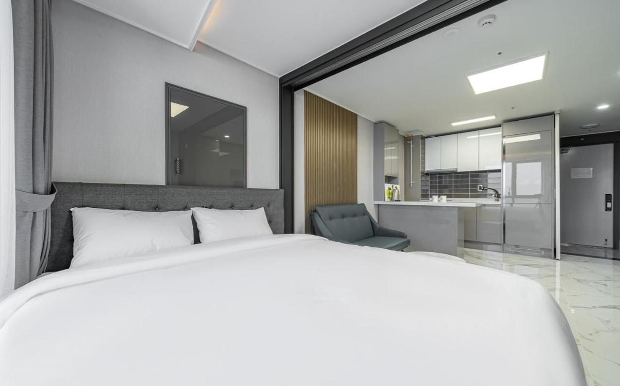 Double Room with Sea View - Photo 17