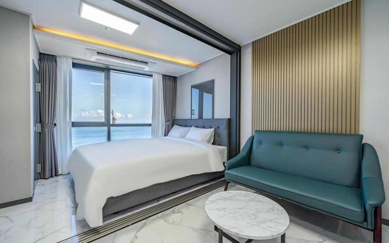 Double Room with Sea View - Photo 16