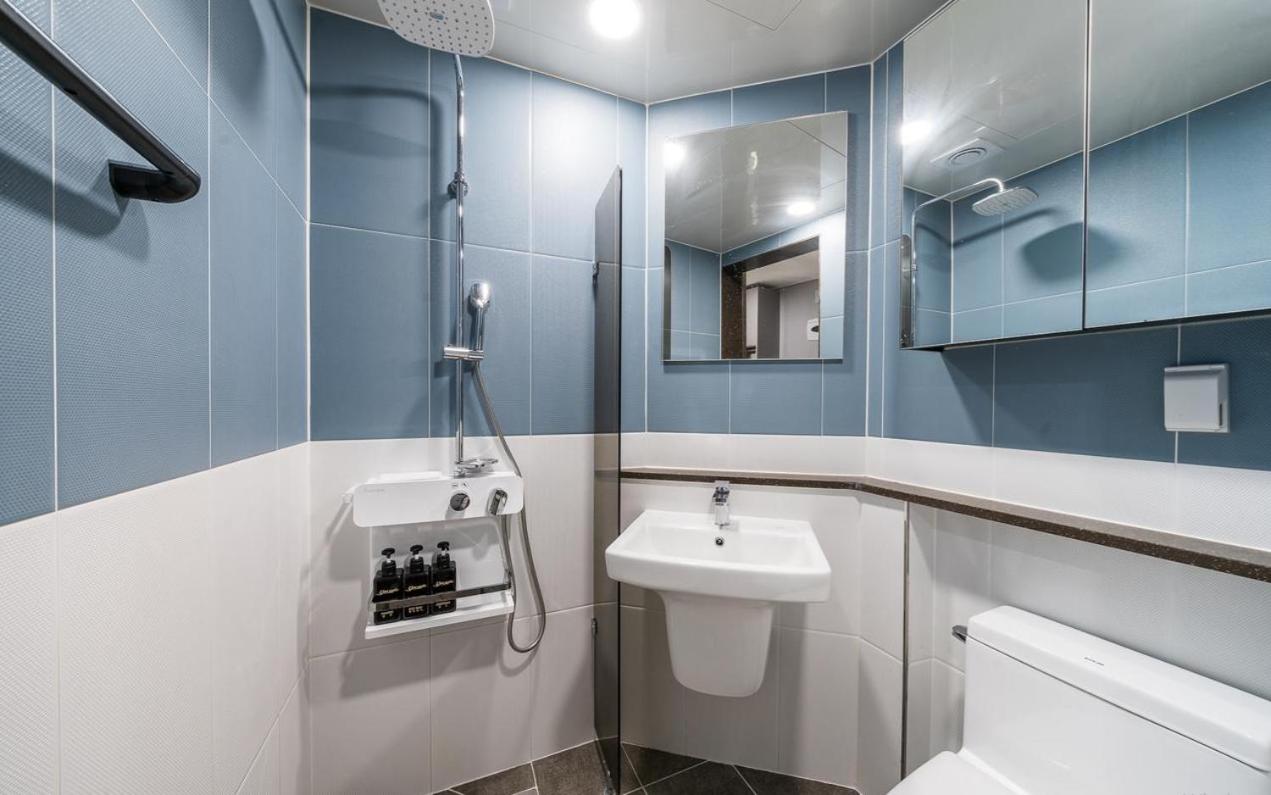 Double Room with Sea View - Photo 10