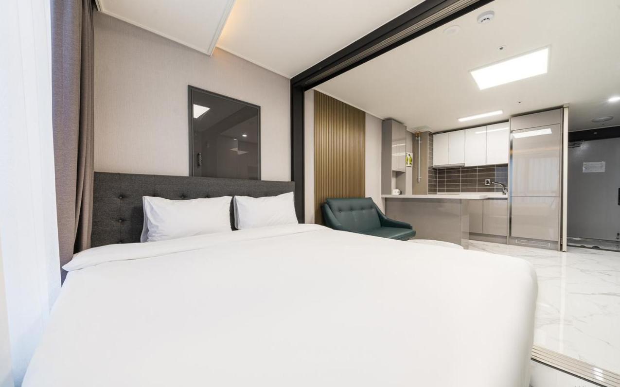 Double Room with Sea View - Photo 15