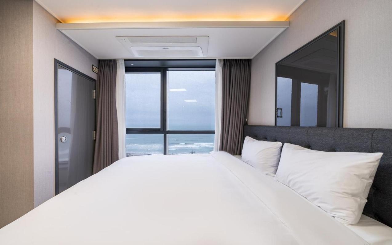 Double Room with Sea View - Photo 1