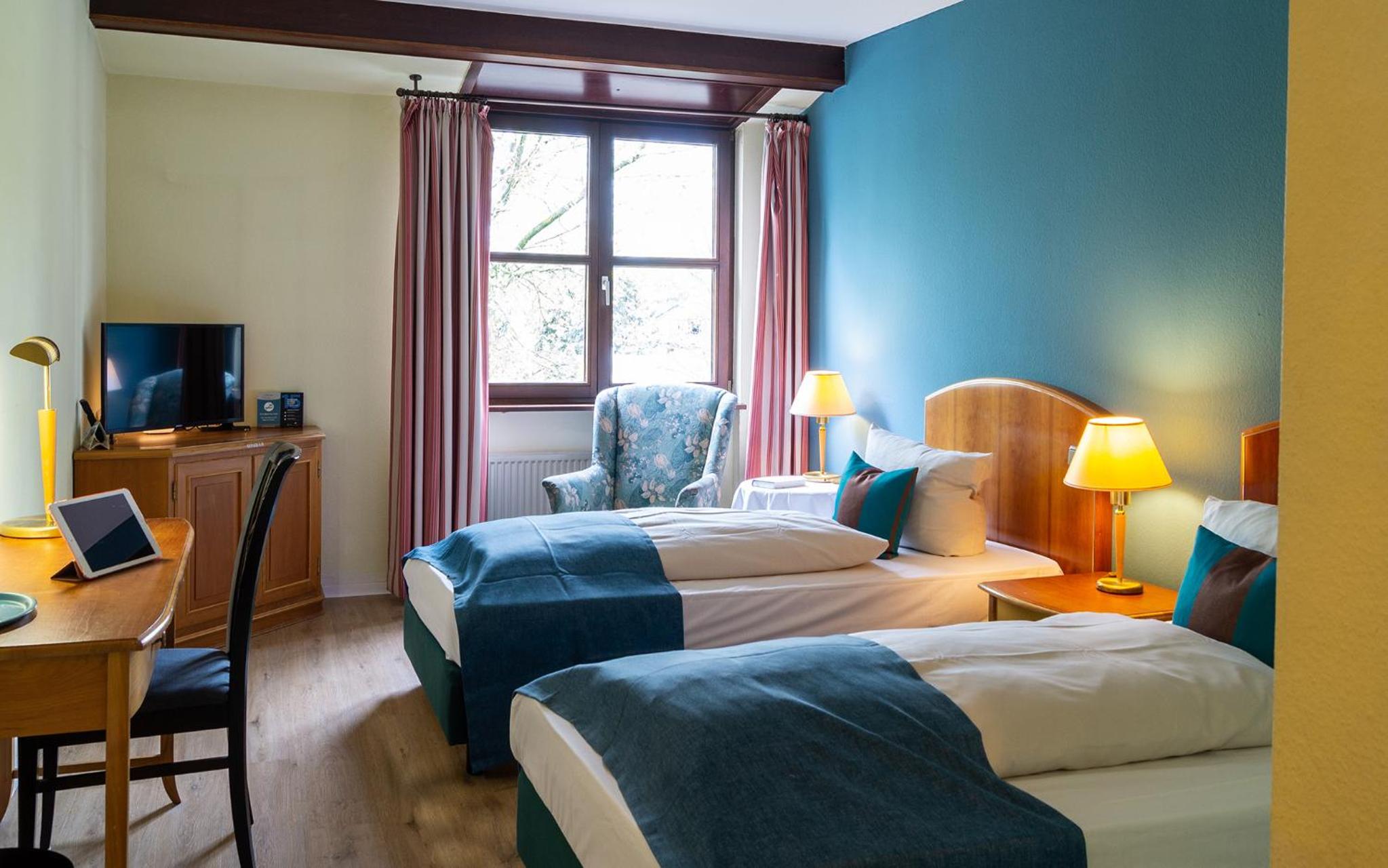 Standard Twin Room - Photo 4