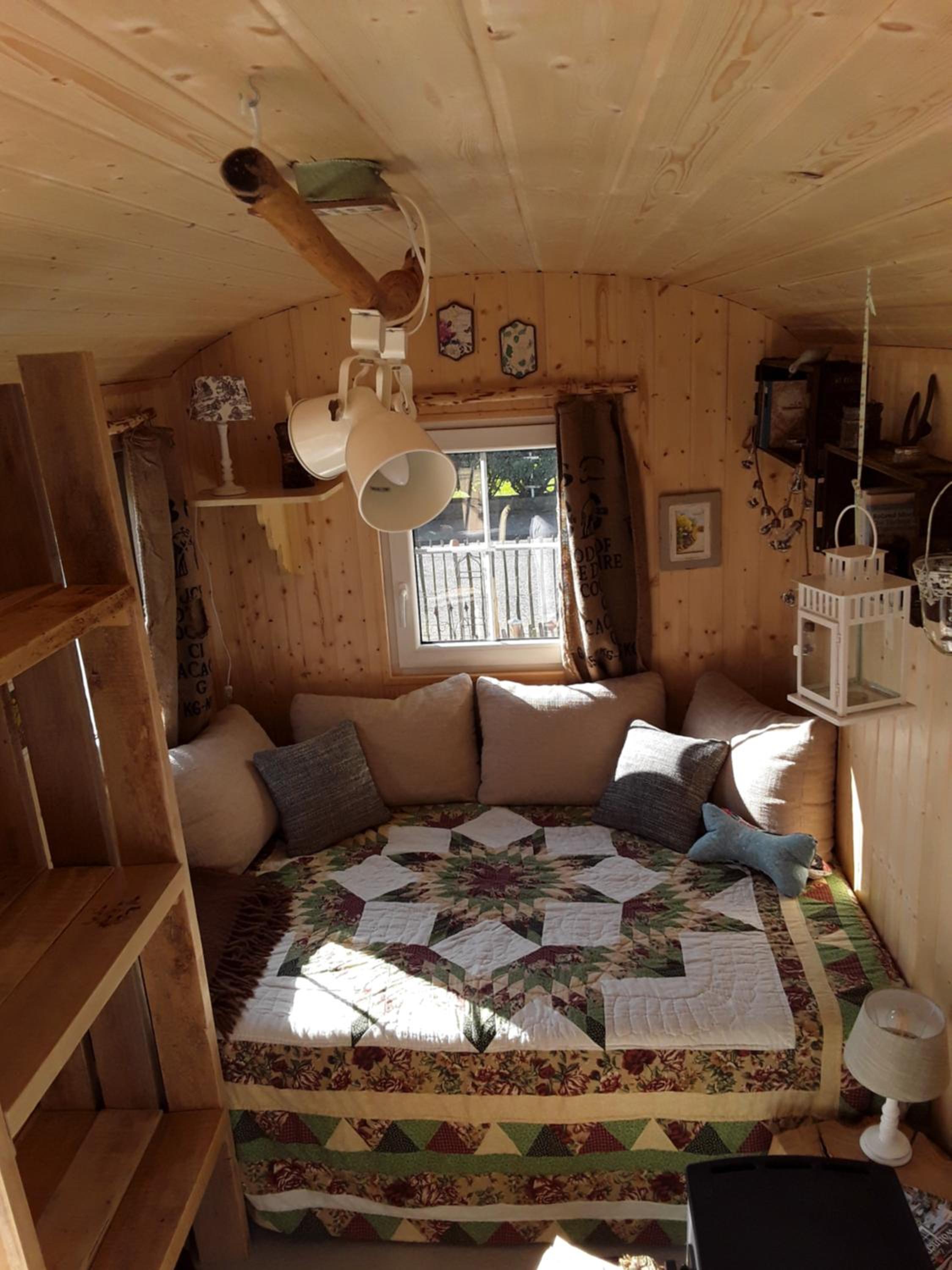 One-Bedroom House photo 1