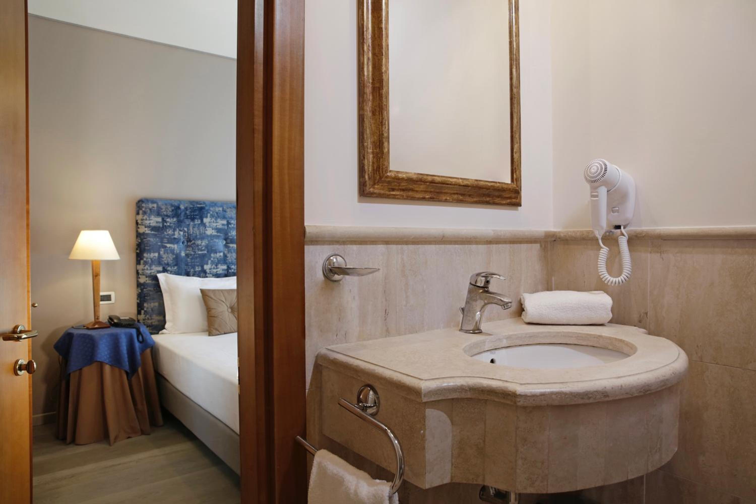 Standard Single Room photo 3