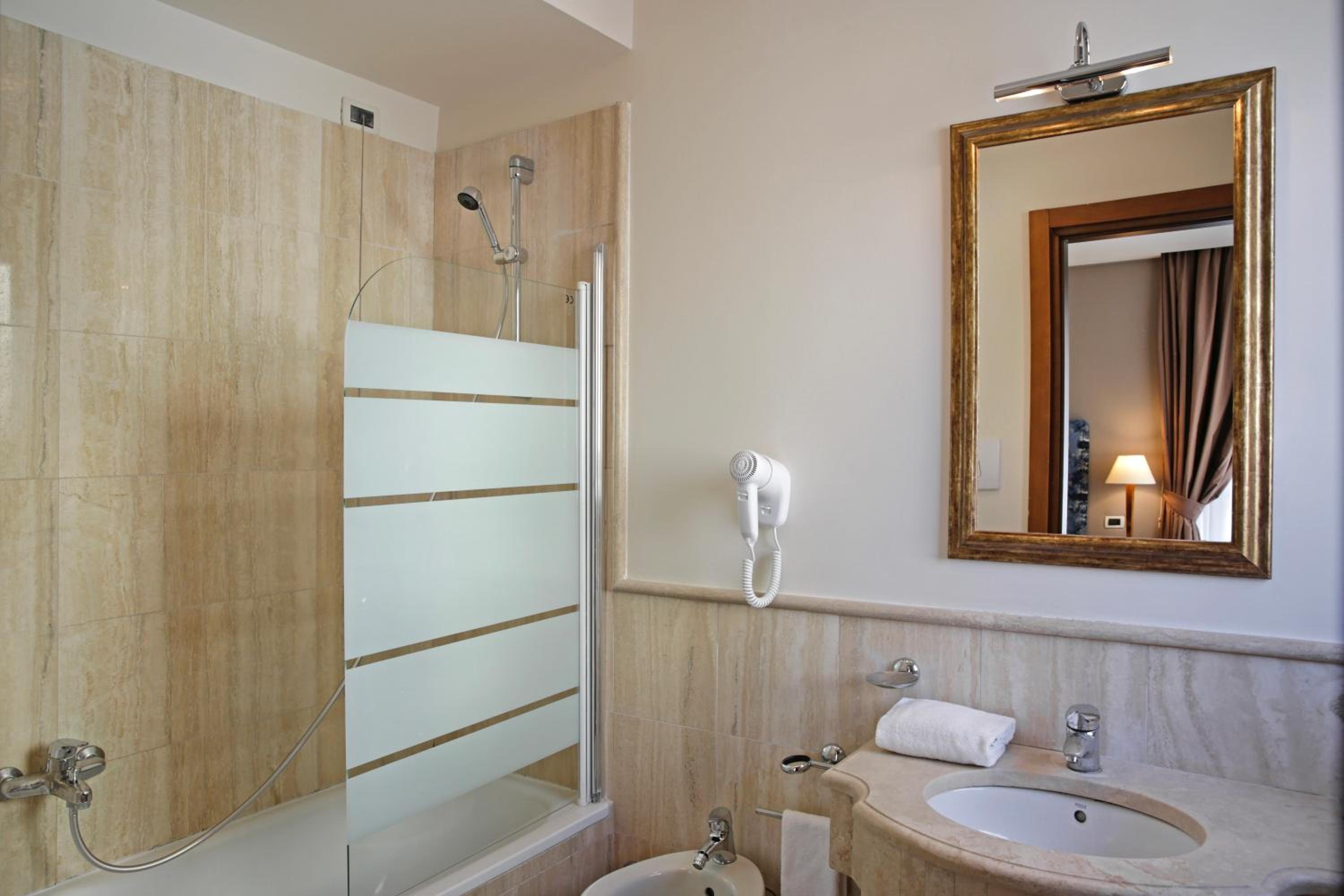 Superior Double or Twin Room with Terrace photo 2