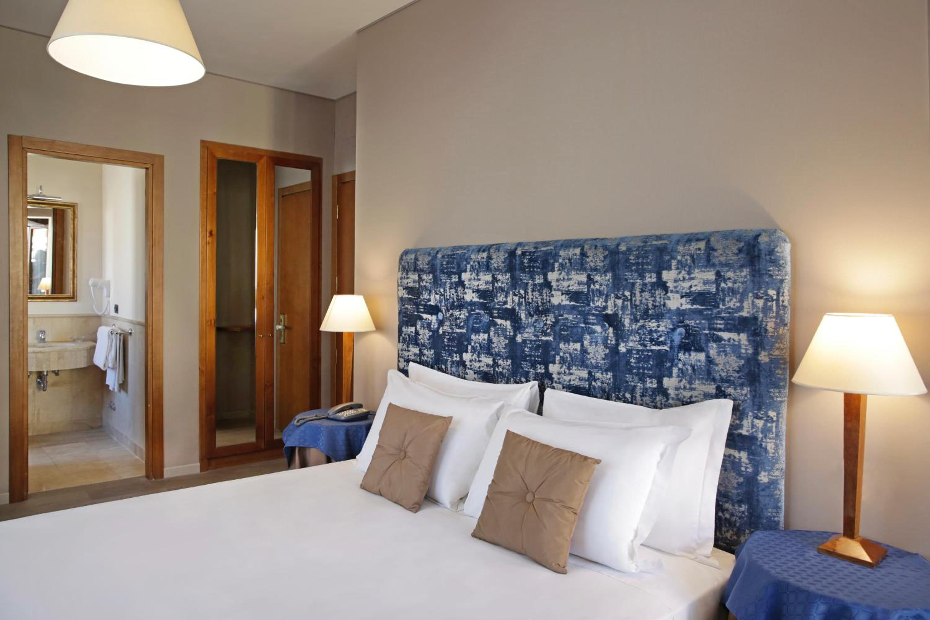 Deluxe Double or Twin Room with Balcony photo 2