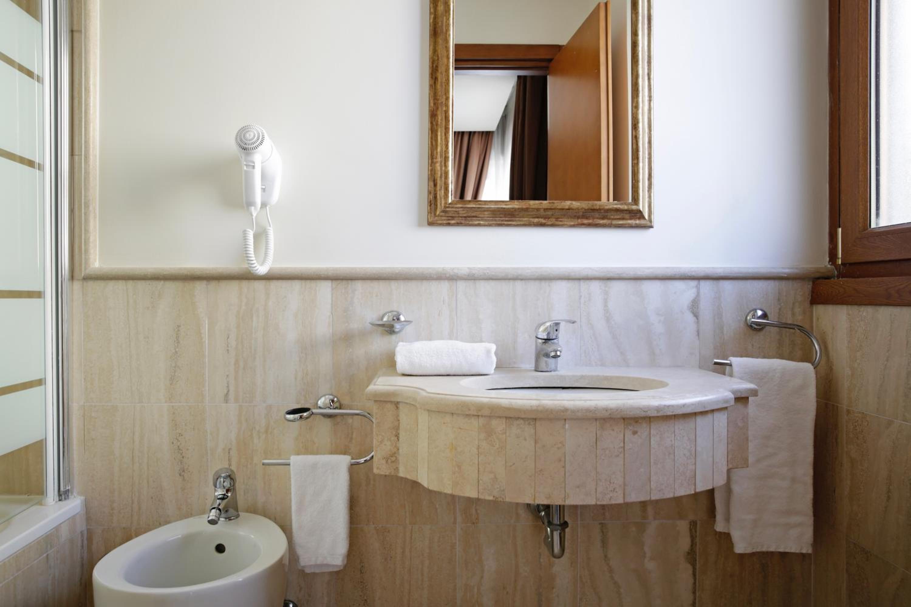 Deluxe Double or Twin Room with Balcony photo 2