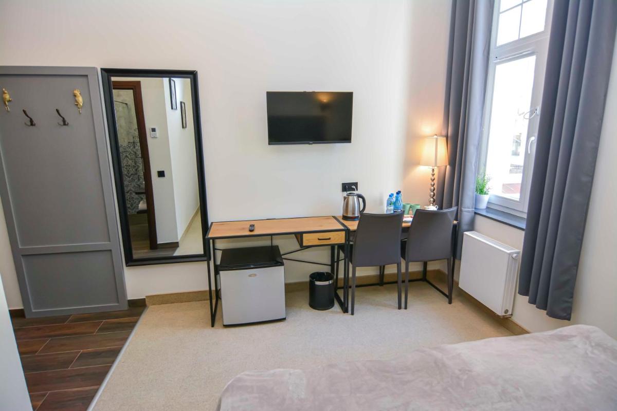Double or Twin Room - Photo 13