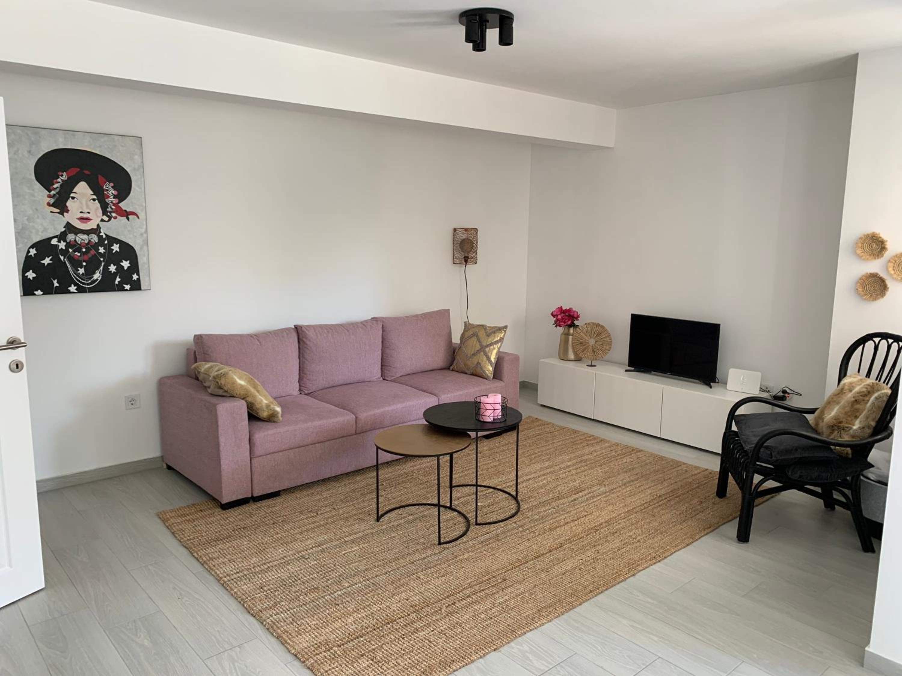 One-Bedroom Apartment photo 1