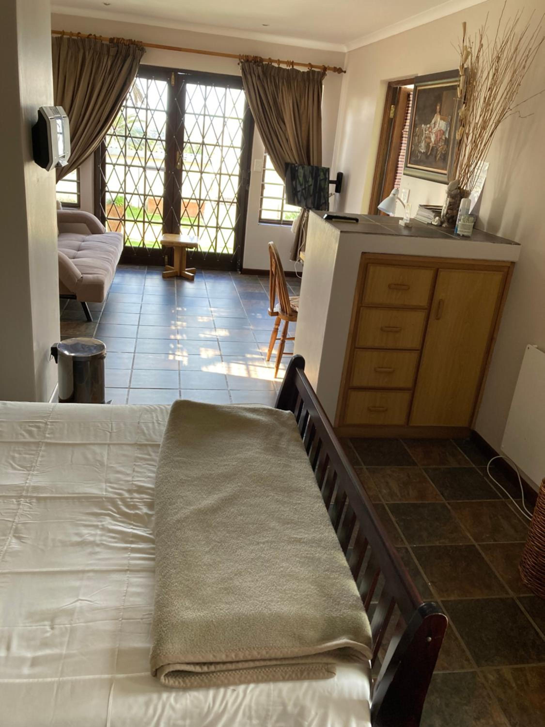 Deluxe Double Room (2 Adults + 1 Child) - Photo 6