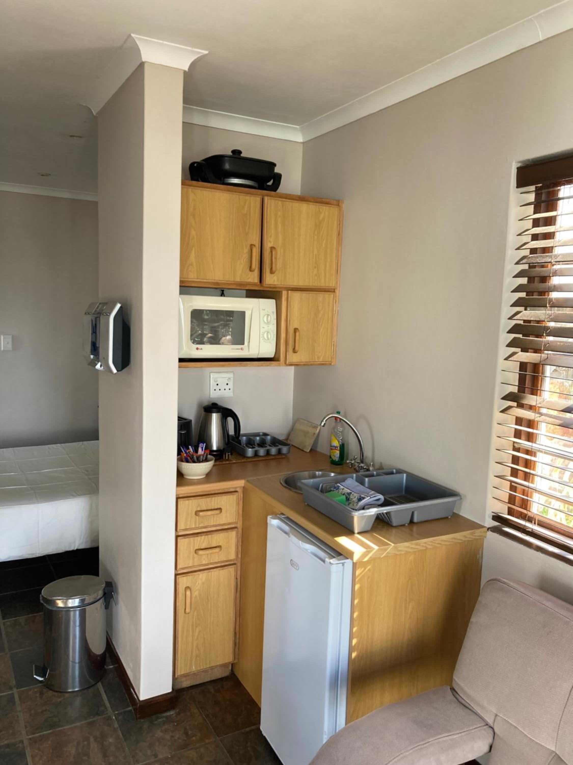Deluxe Double Room (2 Adults + 1 Child) - Photo 4