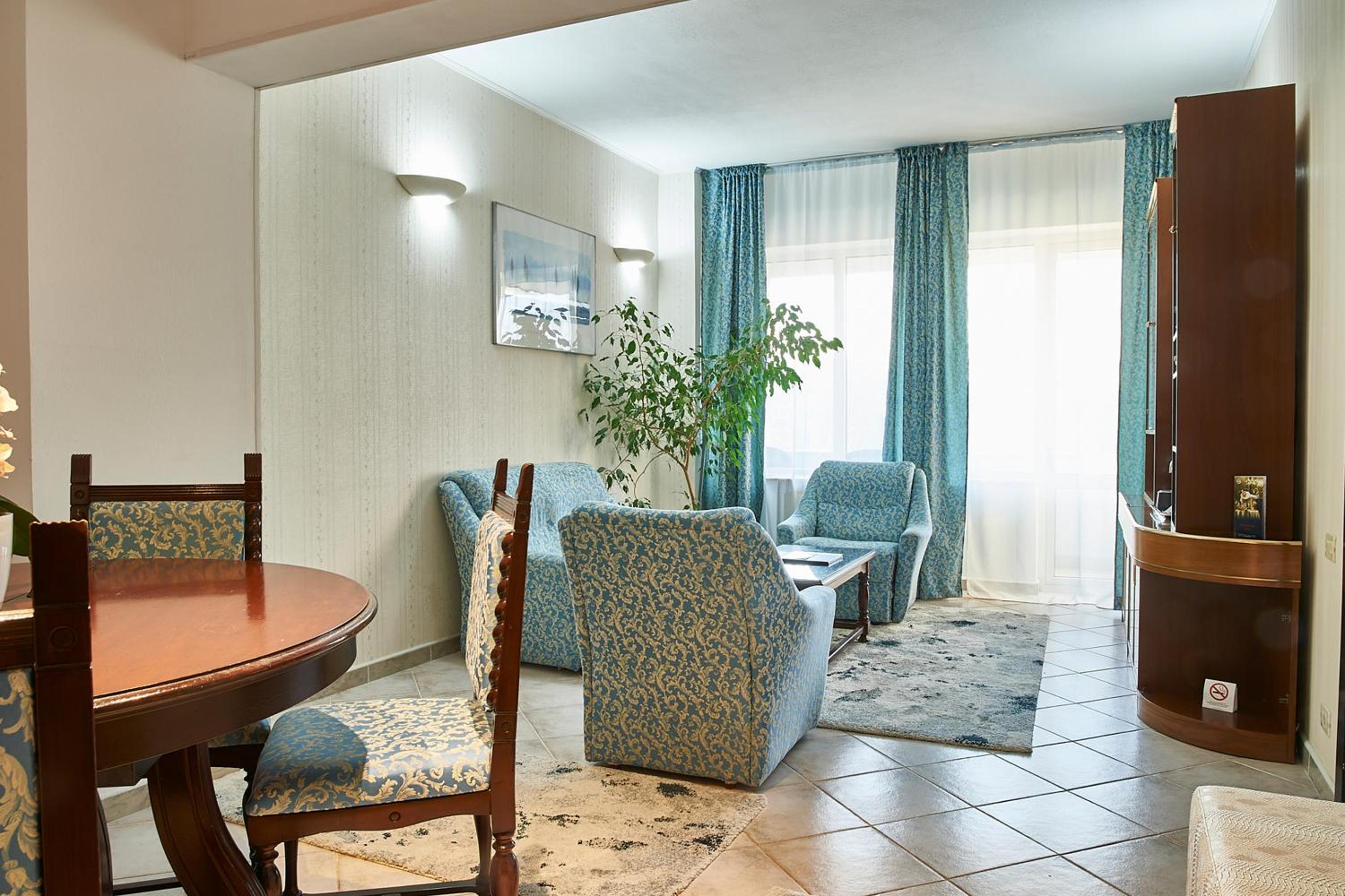 Standard Suite - Photo 4