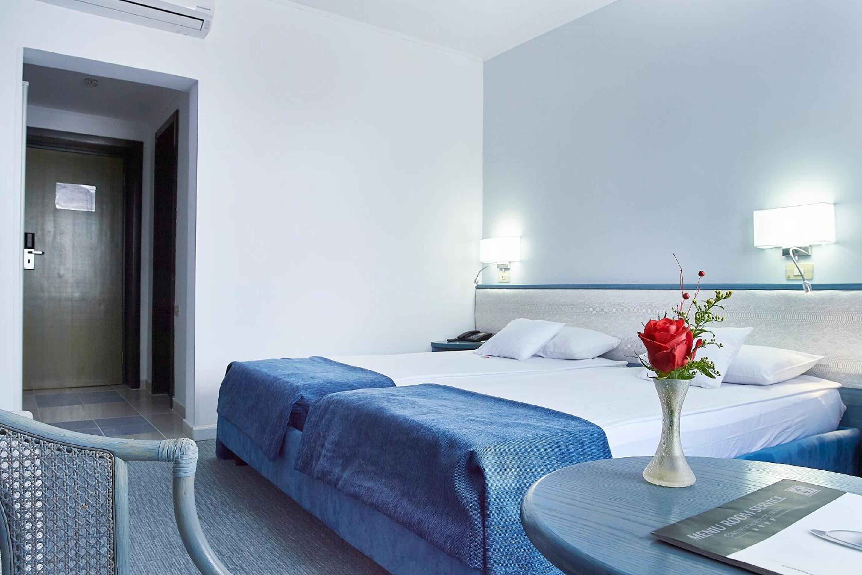 Standard Twin Room - Photo 1