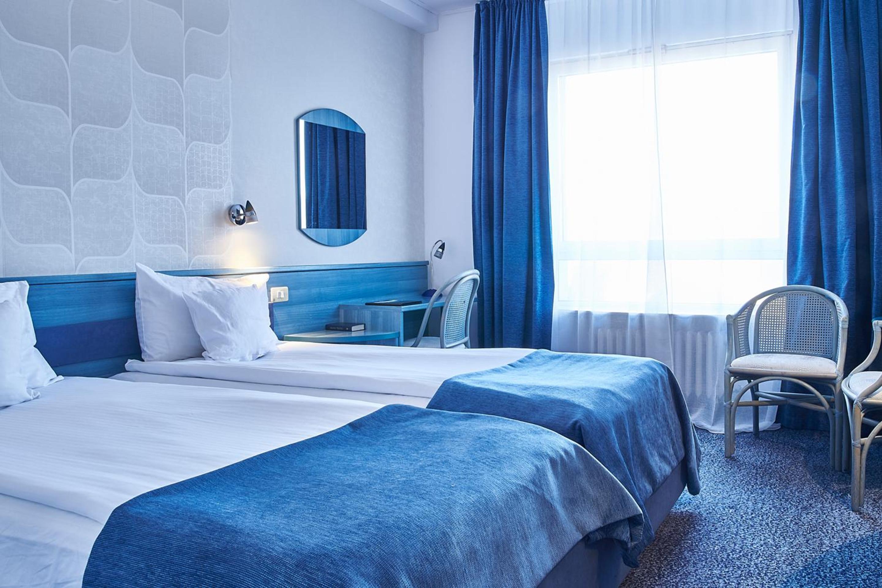 Standard Twin Room - Photo 9