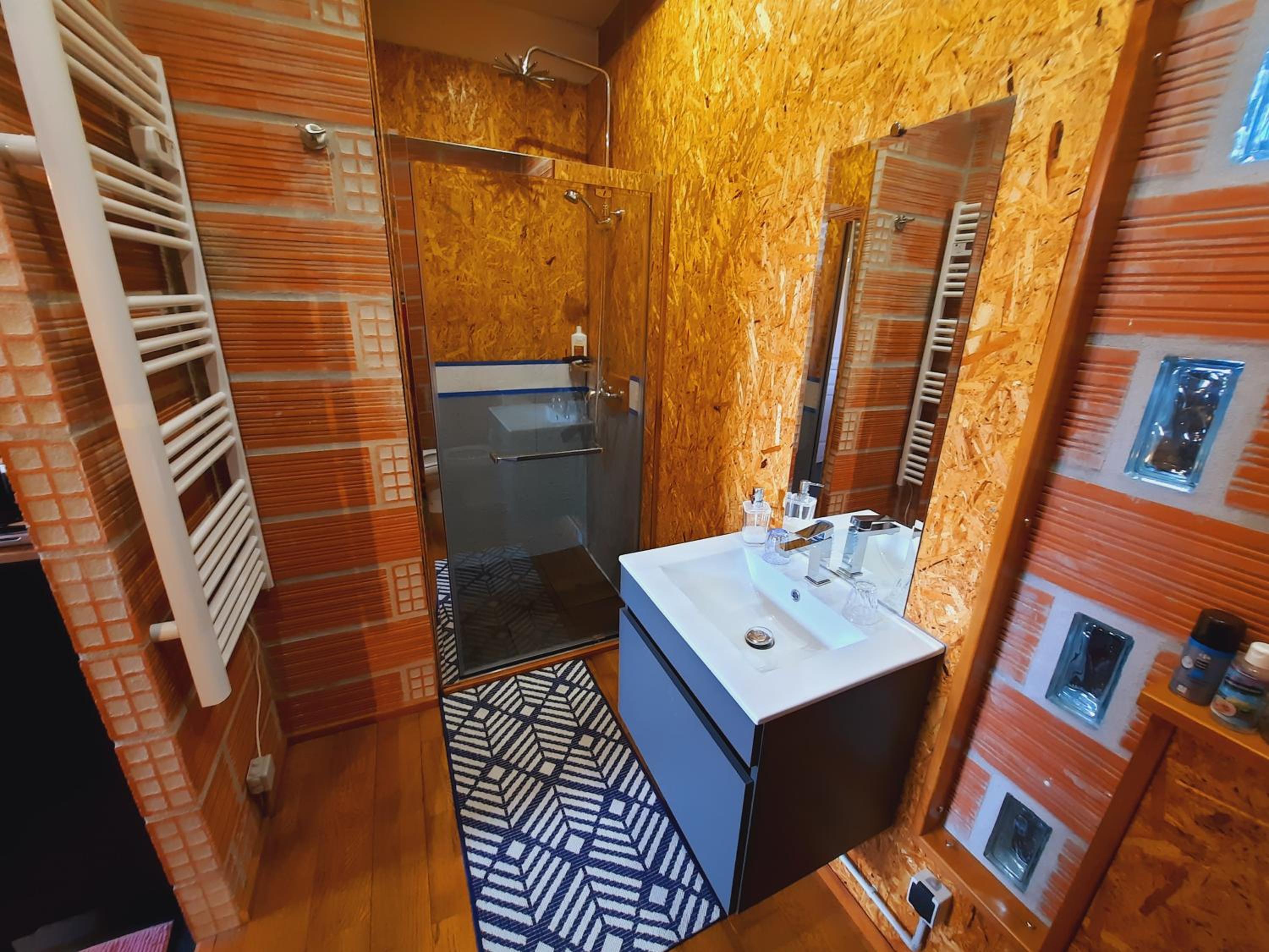 Queen Room - Photo 9
