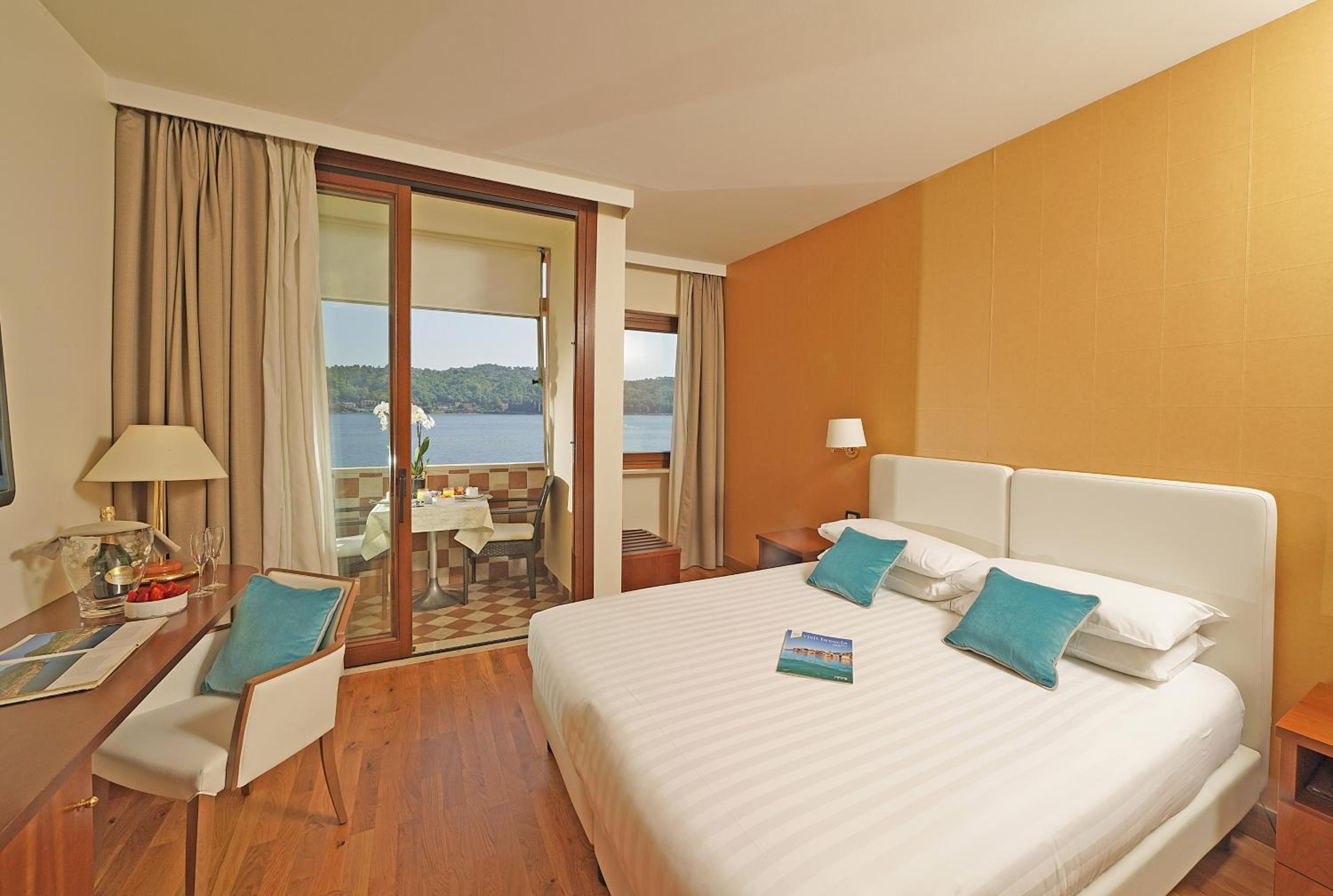 Double Room with Lake View
